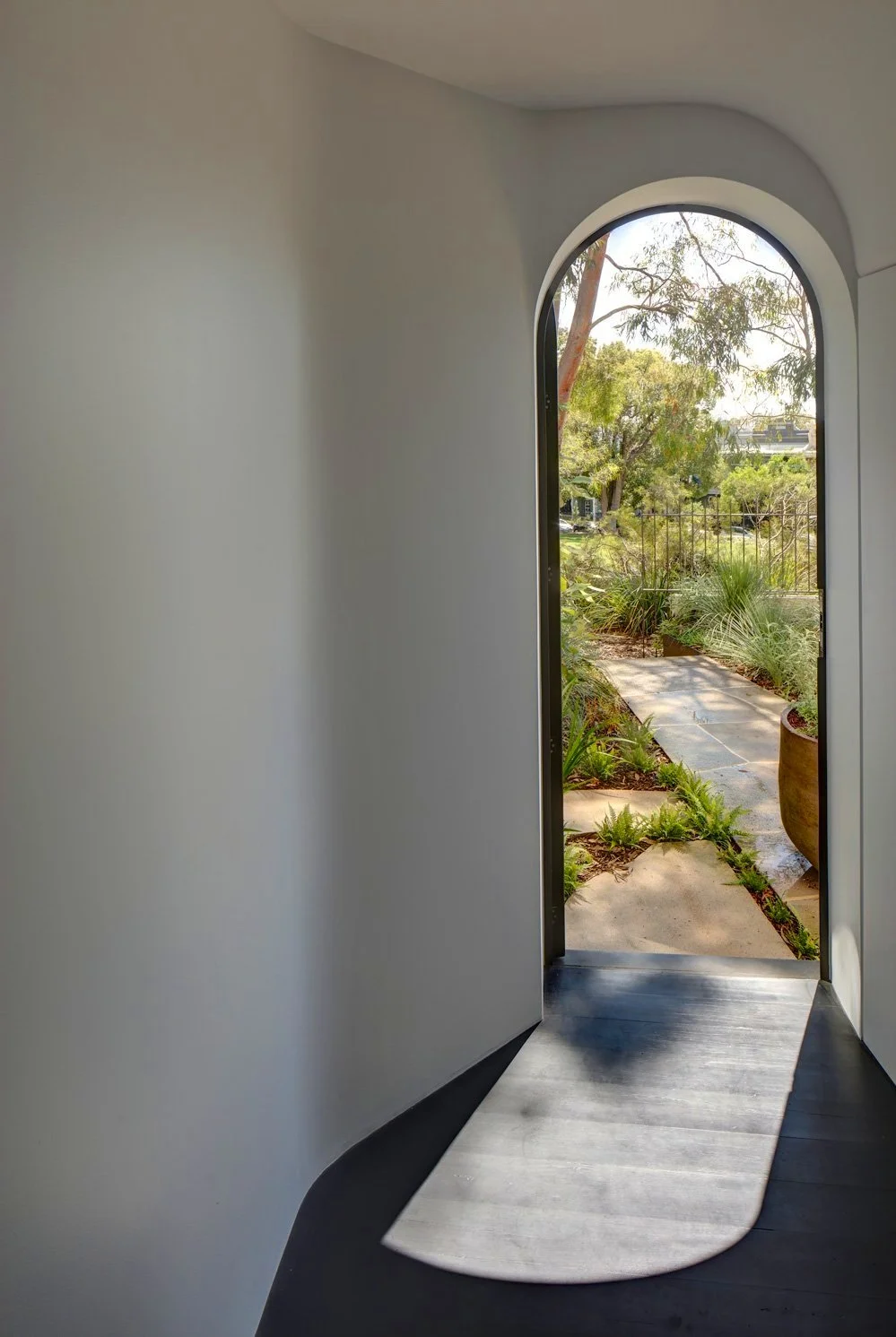 WEB_13.Curve-Door-at-rear_lower-ground-floor_19-Flinton-St.jpg