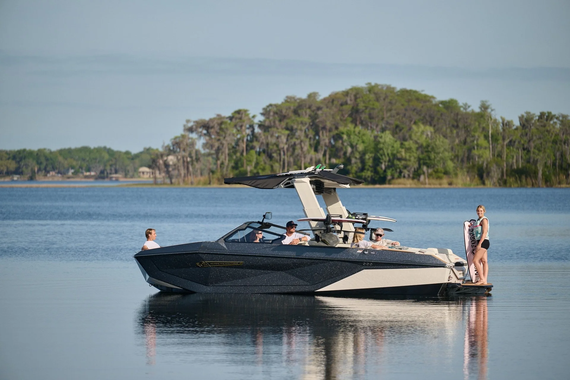 2027_Super_Air_Nautique_G23_On_Water-500.jpg