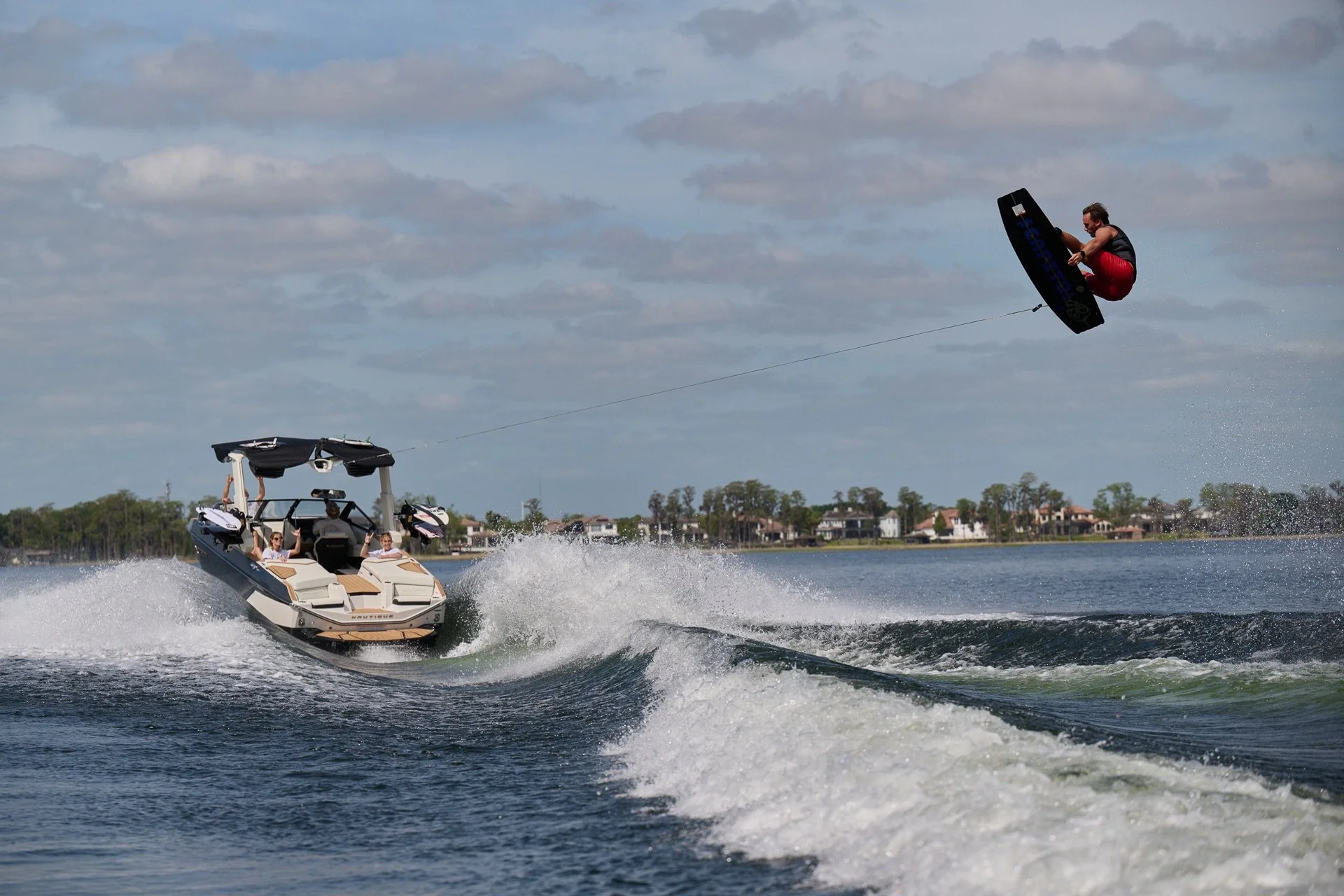 2027_Super_Air_Nautique_G23_On_Water-577.jpg