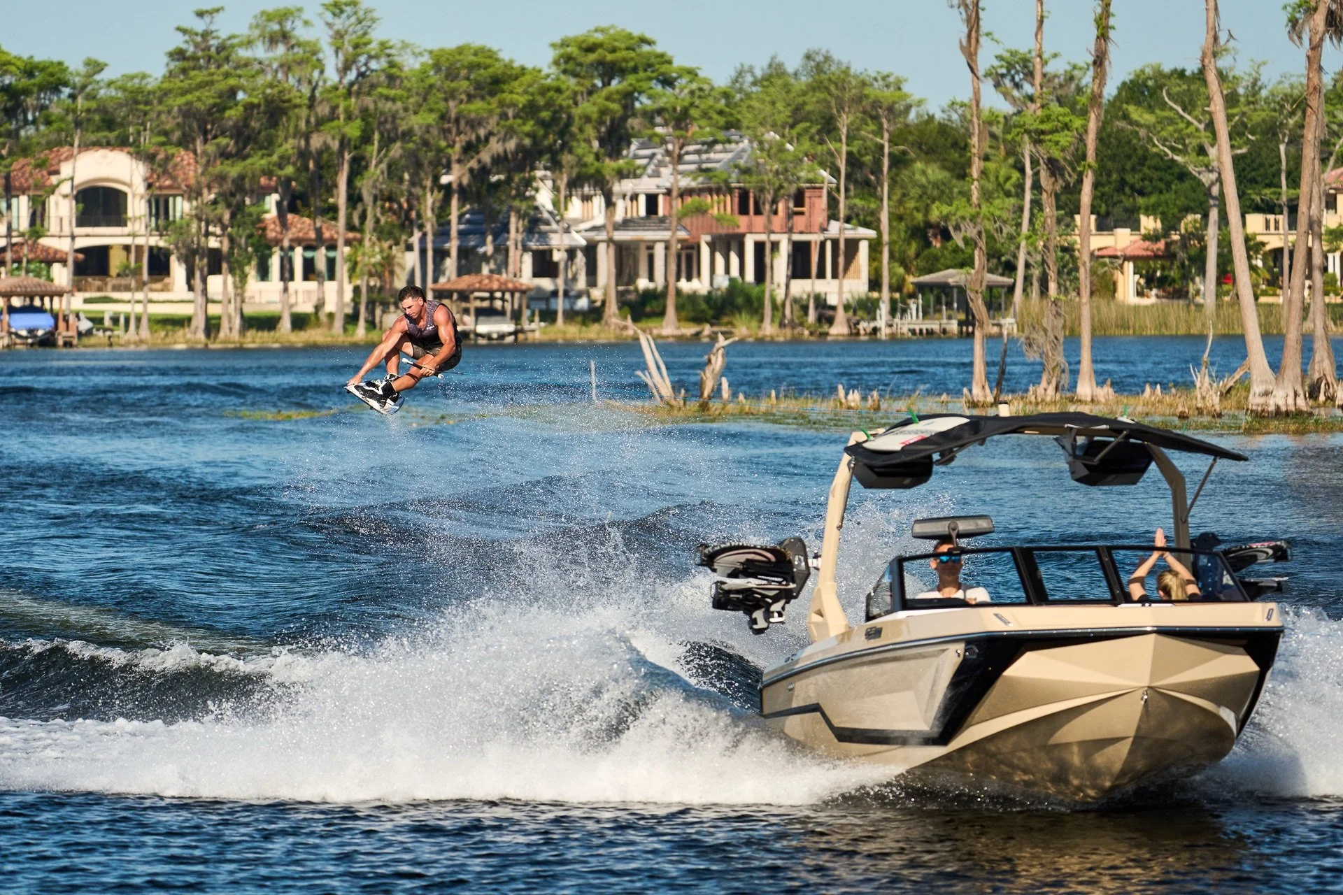 2027_Super_Air_Nautique_GS20_On_Water-149.jpg