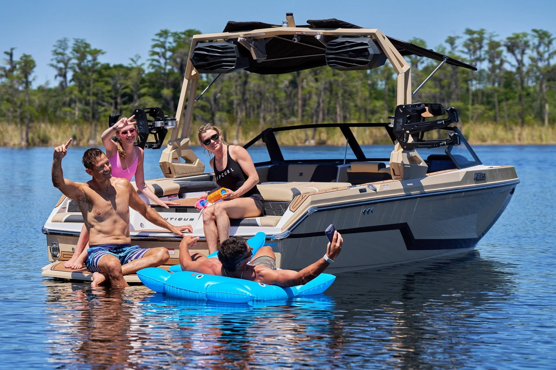 2027_Super_Air_Nautique_GS20_On_Water-258.jpg