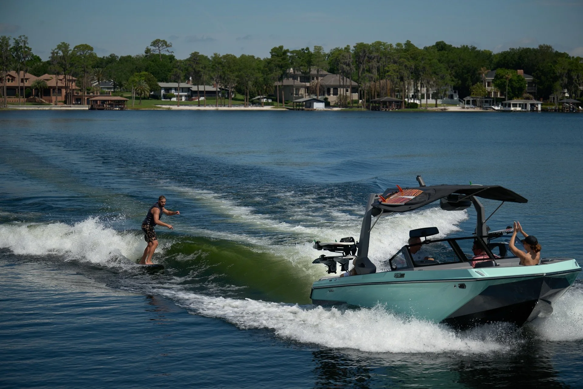 2027_Super_Air_Nautique_GS22_On_Water-302.jpg