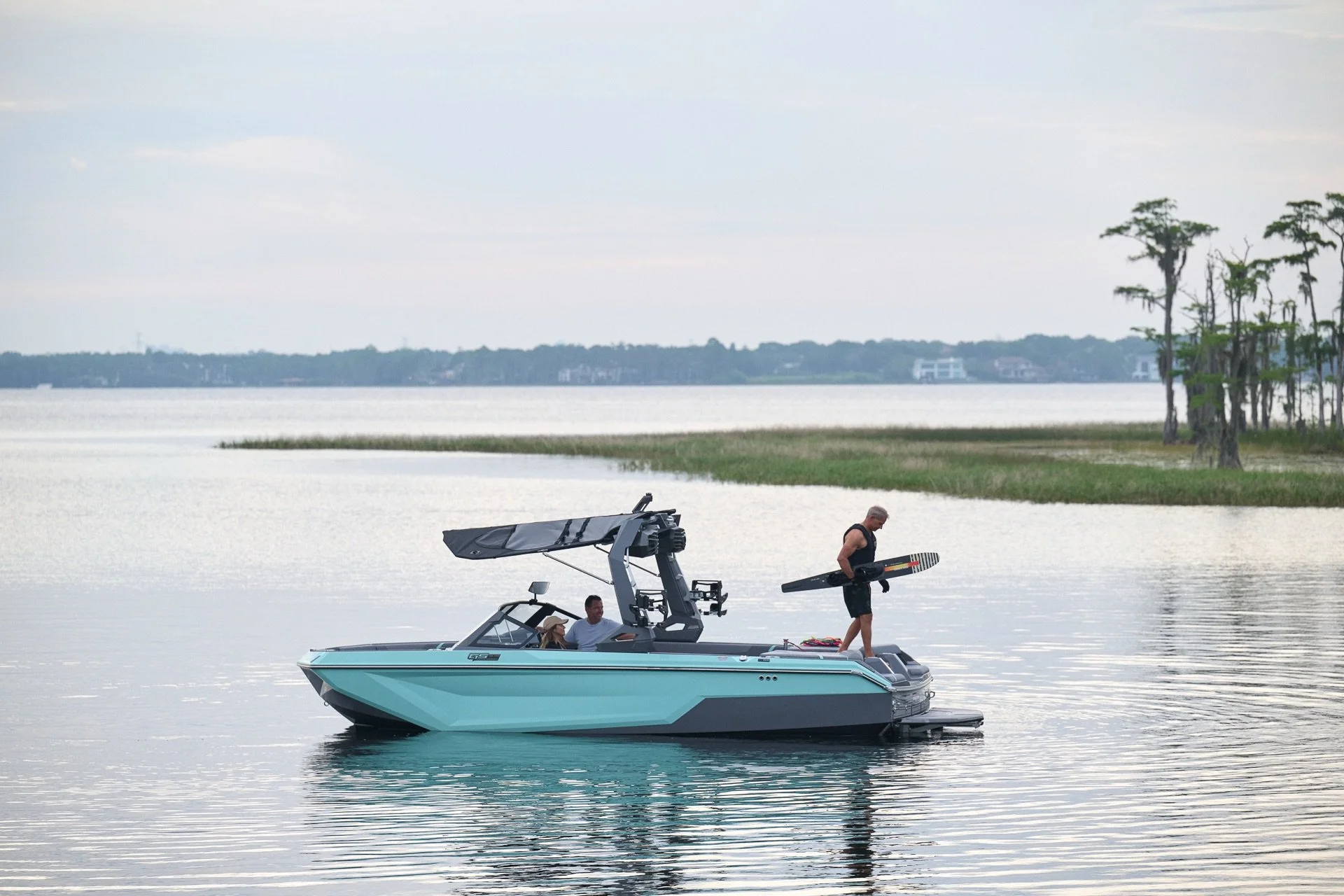 2027_Super_Air_Nautique_GS22_On_Water-403.jpg