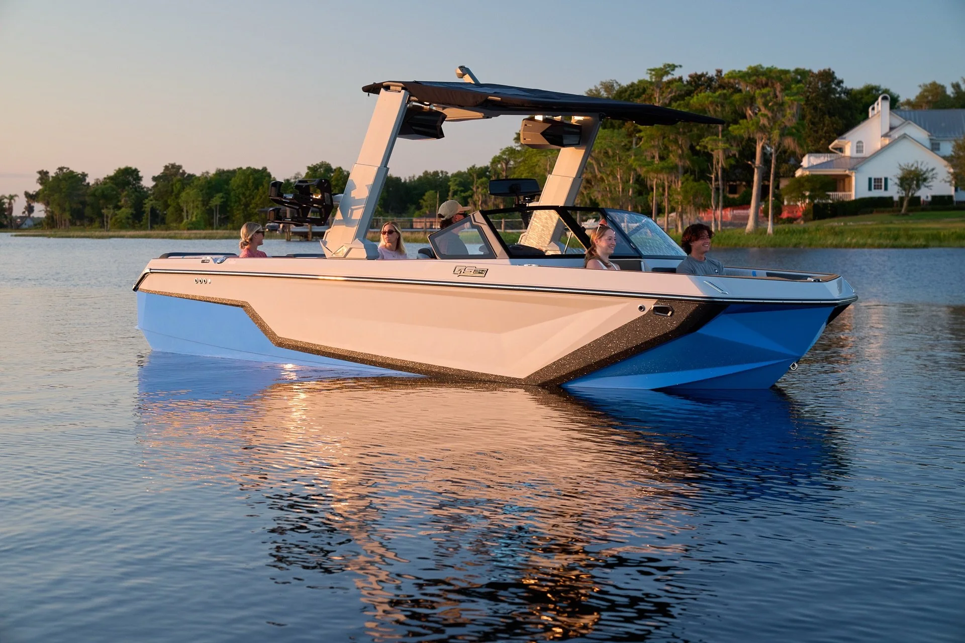 2027_Super_Air_Nautique_GS24_On_Water-31.jpg