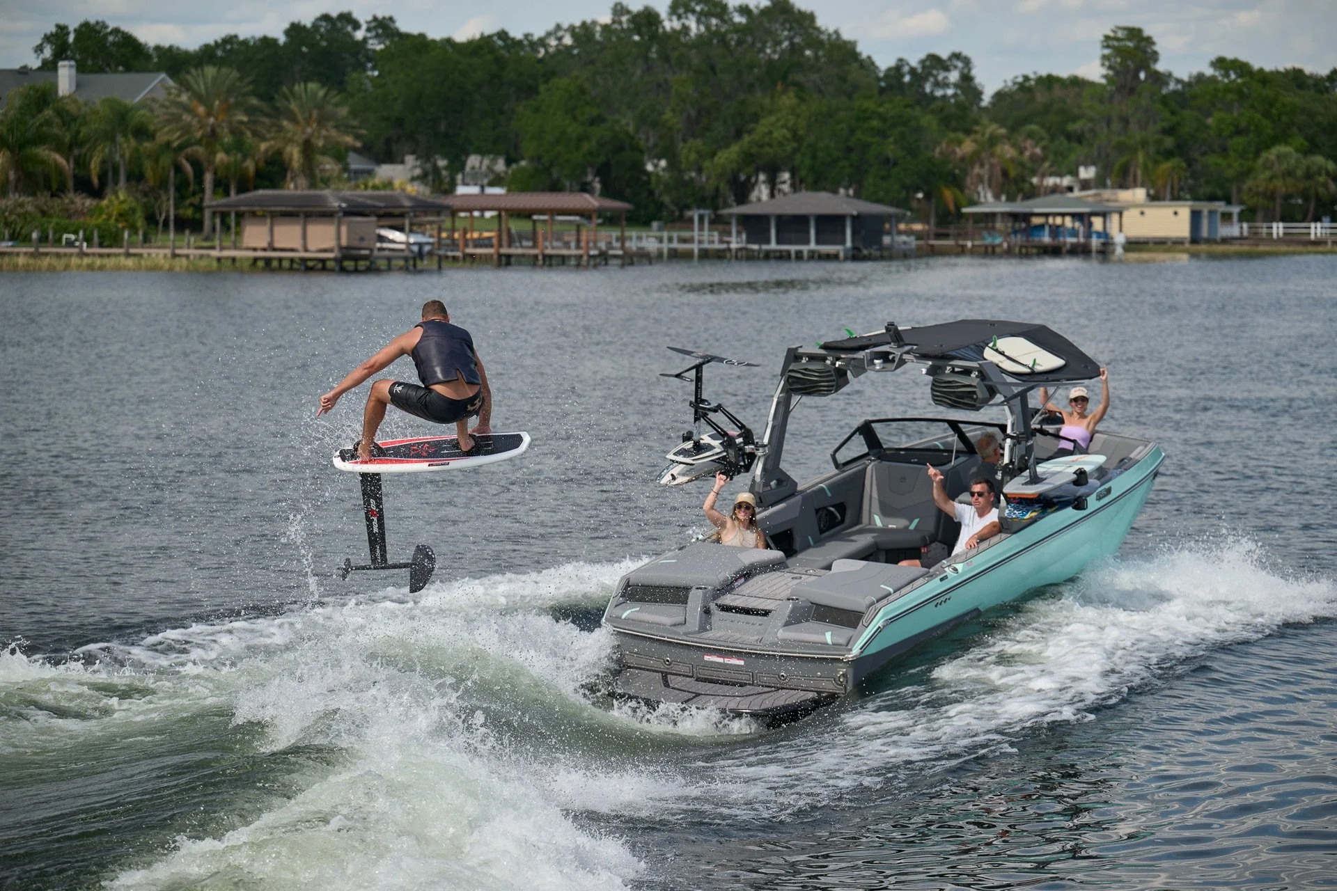 2027_Super_Air_Nautique_GS22_On_Water-213.jpg