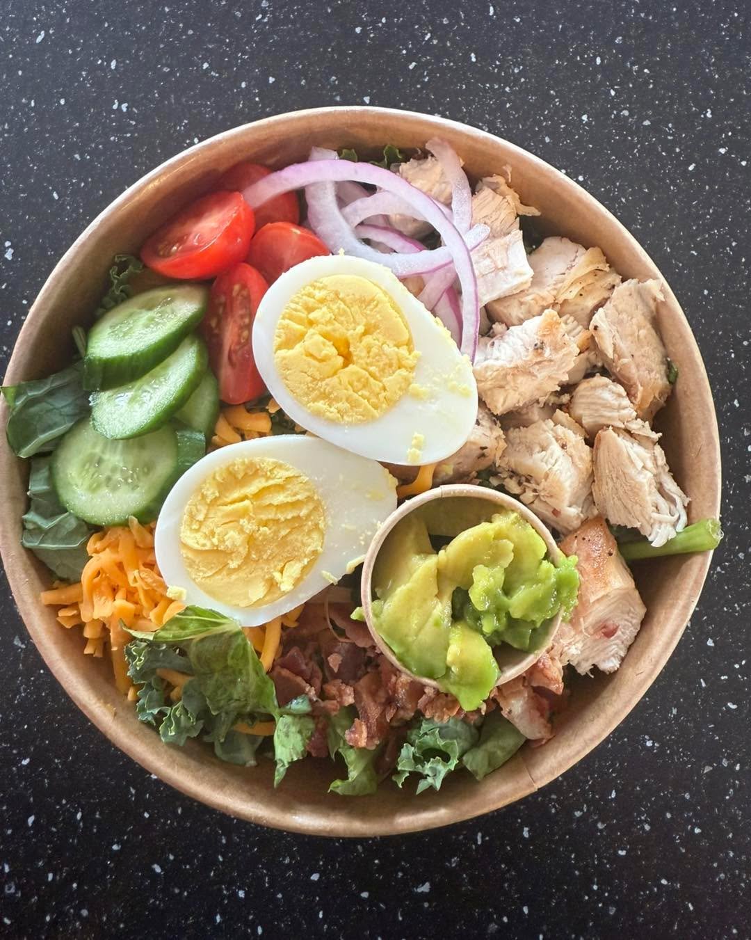 Cobb Salad 🥗 
Pairs so well with our house made creamy Italian dressing 🤤 

Get yours today to have a high protein healthy lunch 🍽️ 

Call 📞 514-638-9463
