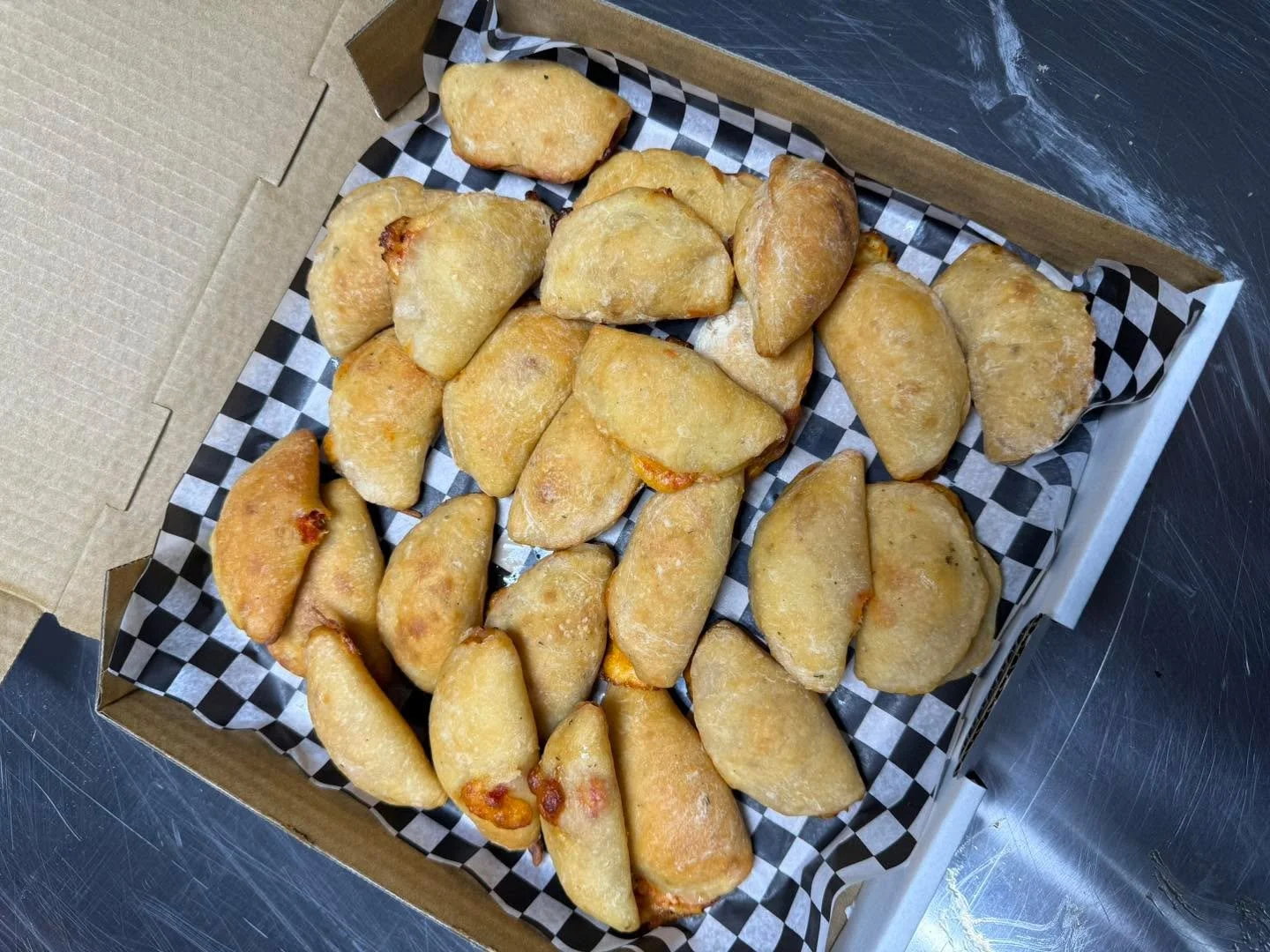 Messy Kitchen squad were busy this morning! 🐝 

Over 400 units of sugar and spice fry bread, strawberry juice bottles  and our NEW mini pizza pockets ( made with moose pepperoni 👌🏾) going out to the lucky students and staff at Mary Gardner school 