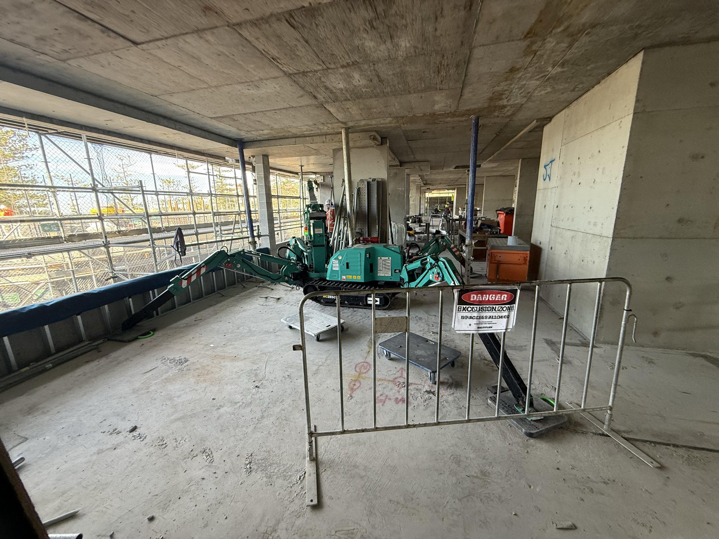 Mini crane hire.png