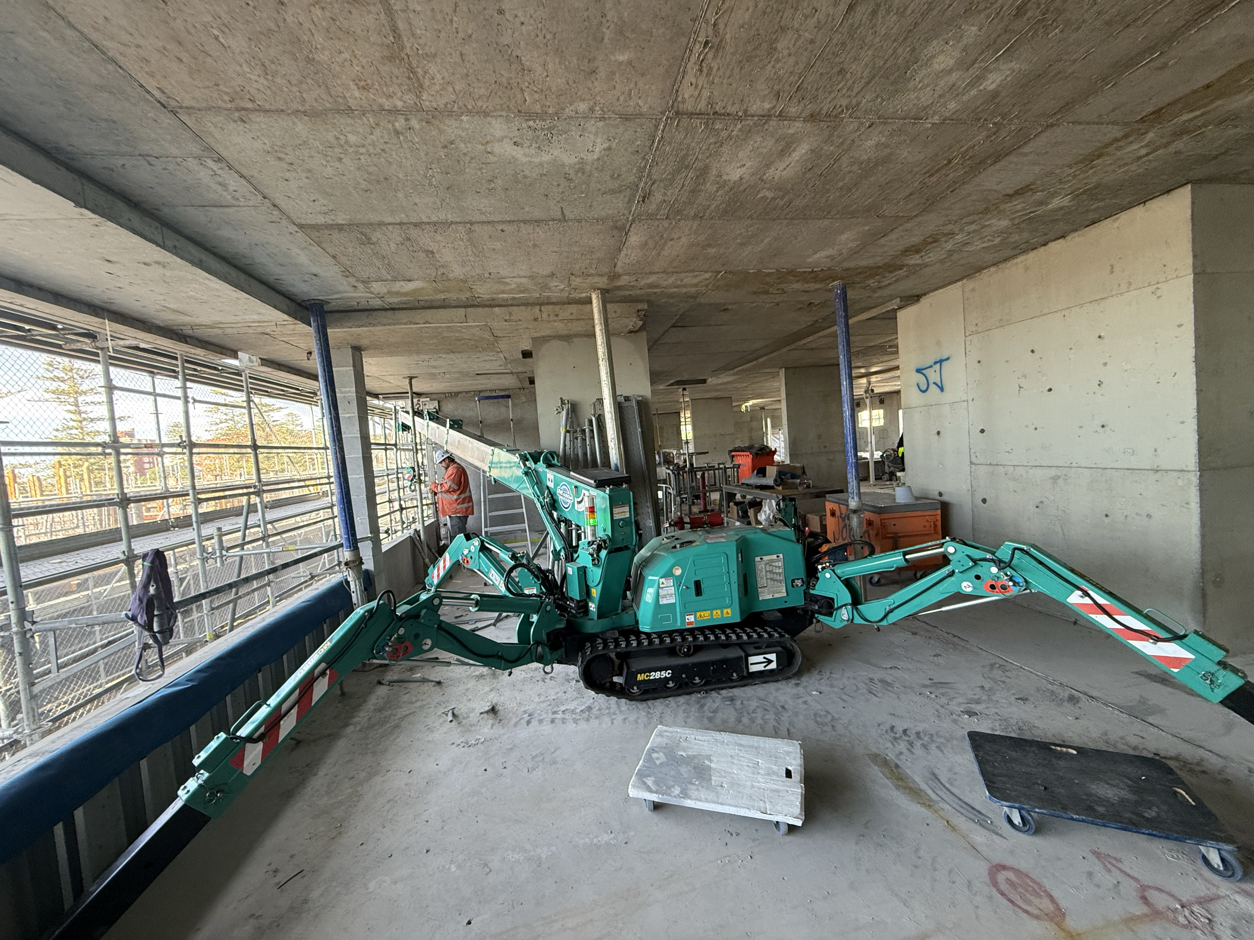 Mini spider crane Sydney.png