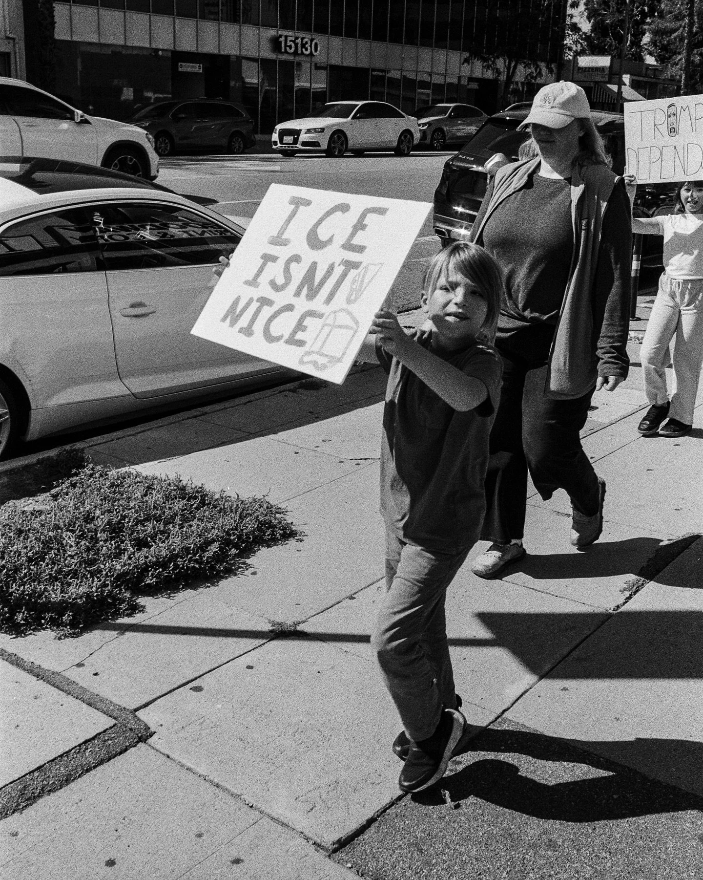 No kings in our country.
.
Leica SL2
.
#nokings #protest #la #film #photo #analog