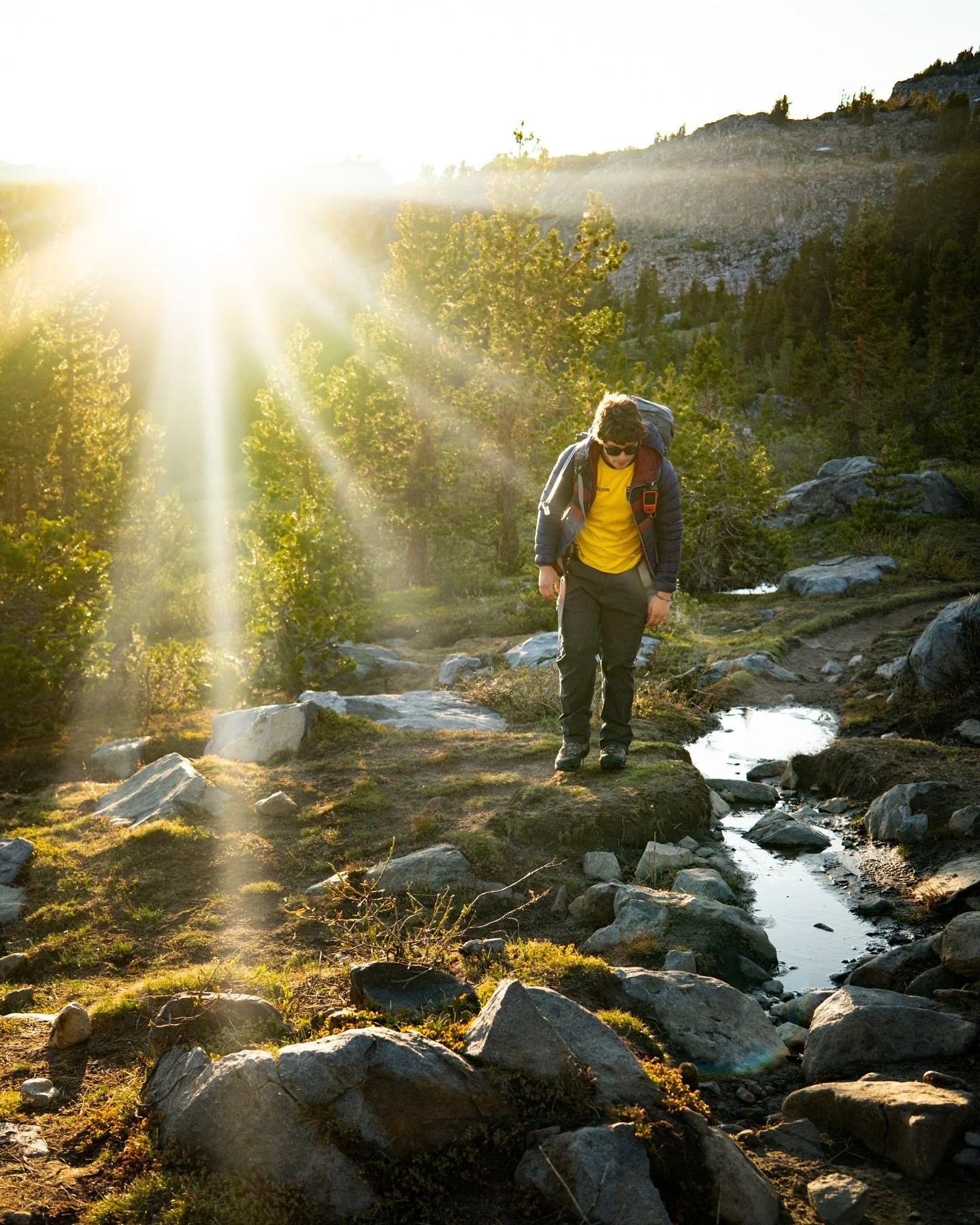 Explore nature and its beauty before it&rsquo;s gone. 
.
Fujifilm X100VI
4th 📸 @harry.pollack2 
.
#photo #camera #photography #mountains #sierras #mammothmountain #ducklake #snow #mountaineering #backpacking #colorphotography #fujifilm #fujifilmreci