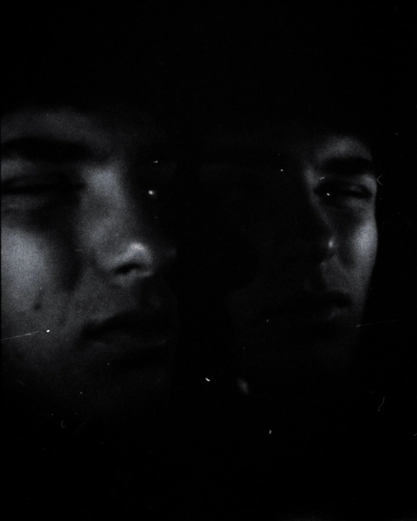 The dirty roll of film
.
.
#film #35mm #kodak #ilfordhp5 #filmphotography #developer #experimental #dark #sombre #motion #old #vintage #mirrors #fyp