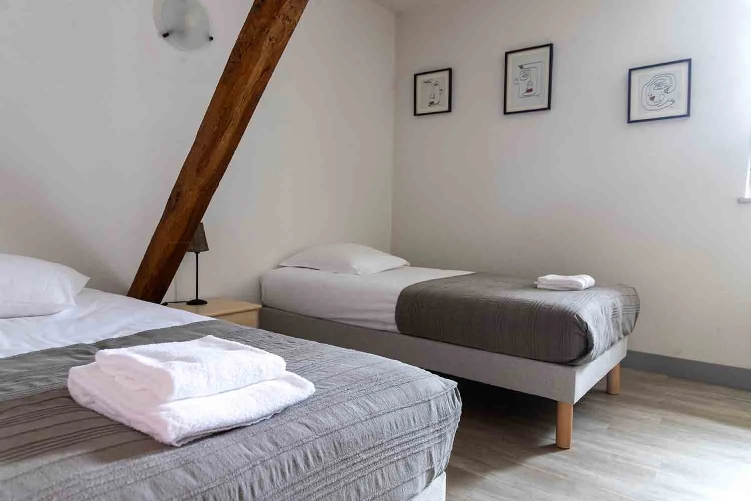 le-cruzeau-gite-bruyere-11-personnes-interieur-11.jpg