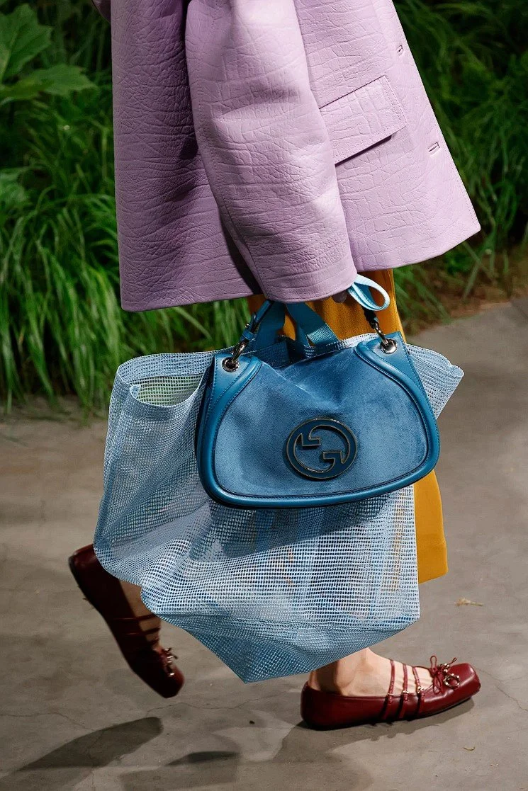 gucci-reveals-a-new-mesh-tote-bag-in-a-variety-of-colours-that-will-be-quite-popular-.jpg