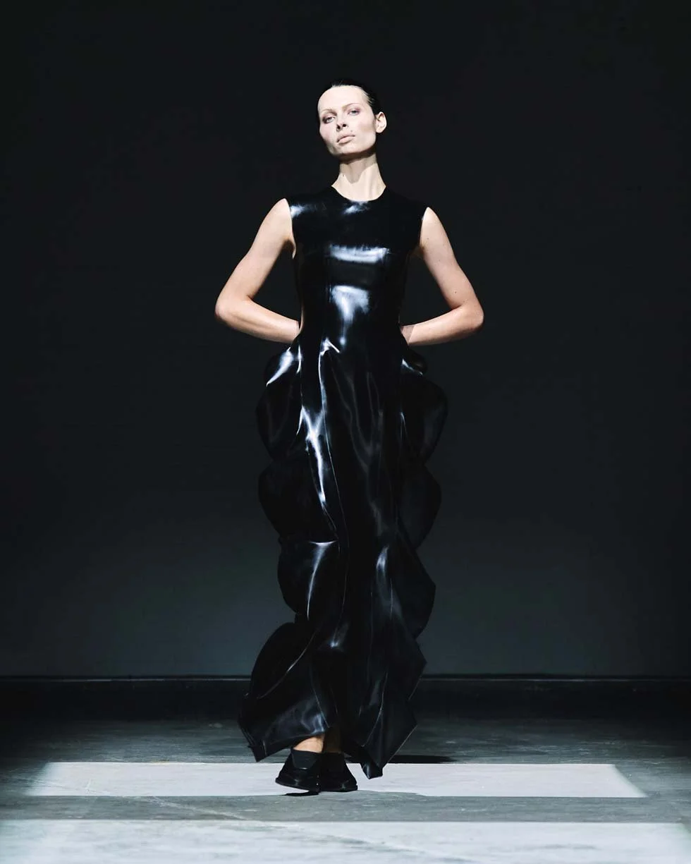 HARRI RUNWAY PC - Alexis White 01.jpg