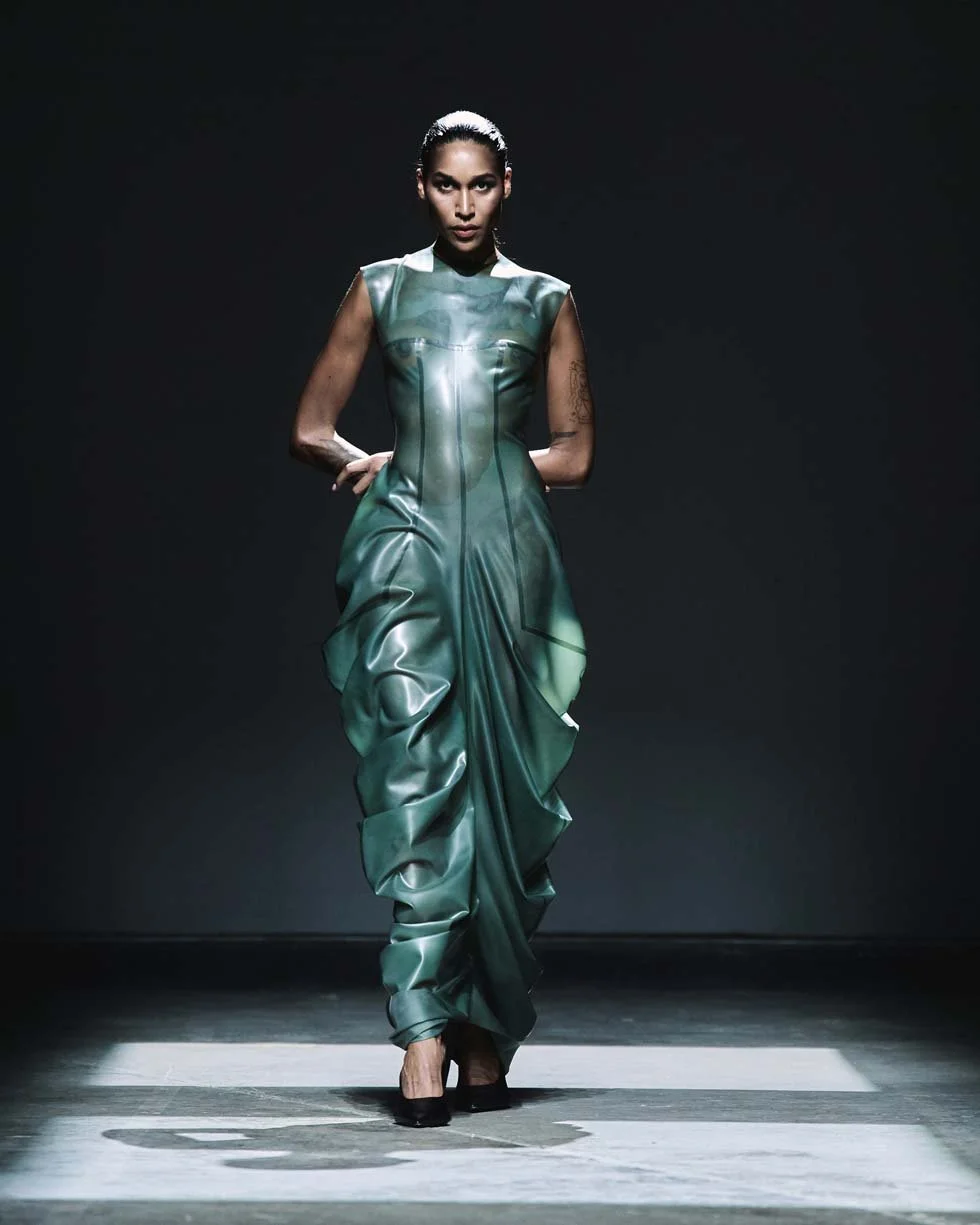 HARRI RUNWAY PC - Alexis White 11.jpg