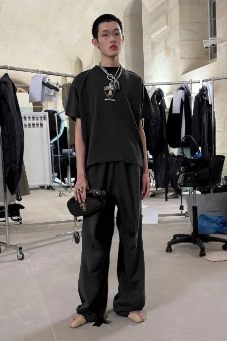 screenshot_9-12-2024_182240_balenciaga.dam.kering.com.jpeg