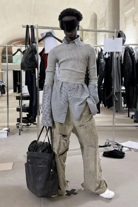 screenshot_9-12-2024_183010_balenciaga.dam.kering.com.jpeg