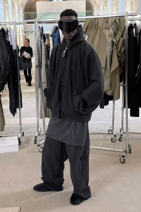 screenshot_9-12-2024_18111_balenciaga.dam.kering.com.jpeg