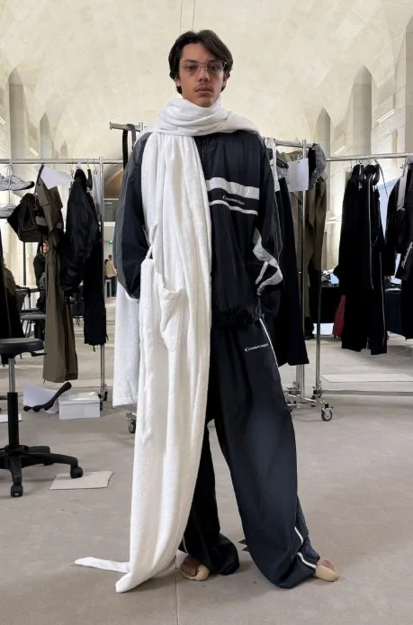screenshot_9-12-2024_175355_balenciaga.dam.kering.com.jpeg