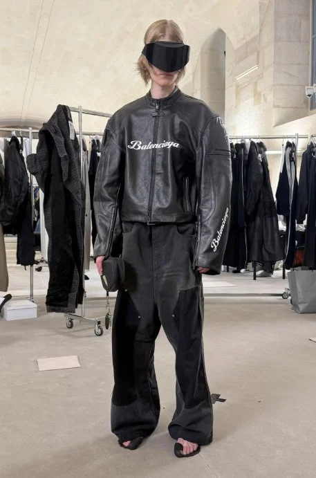 screenshot_9-12-2024_181115_balenciaga.dam.kering.com.jpeg