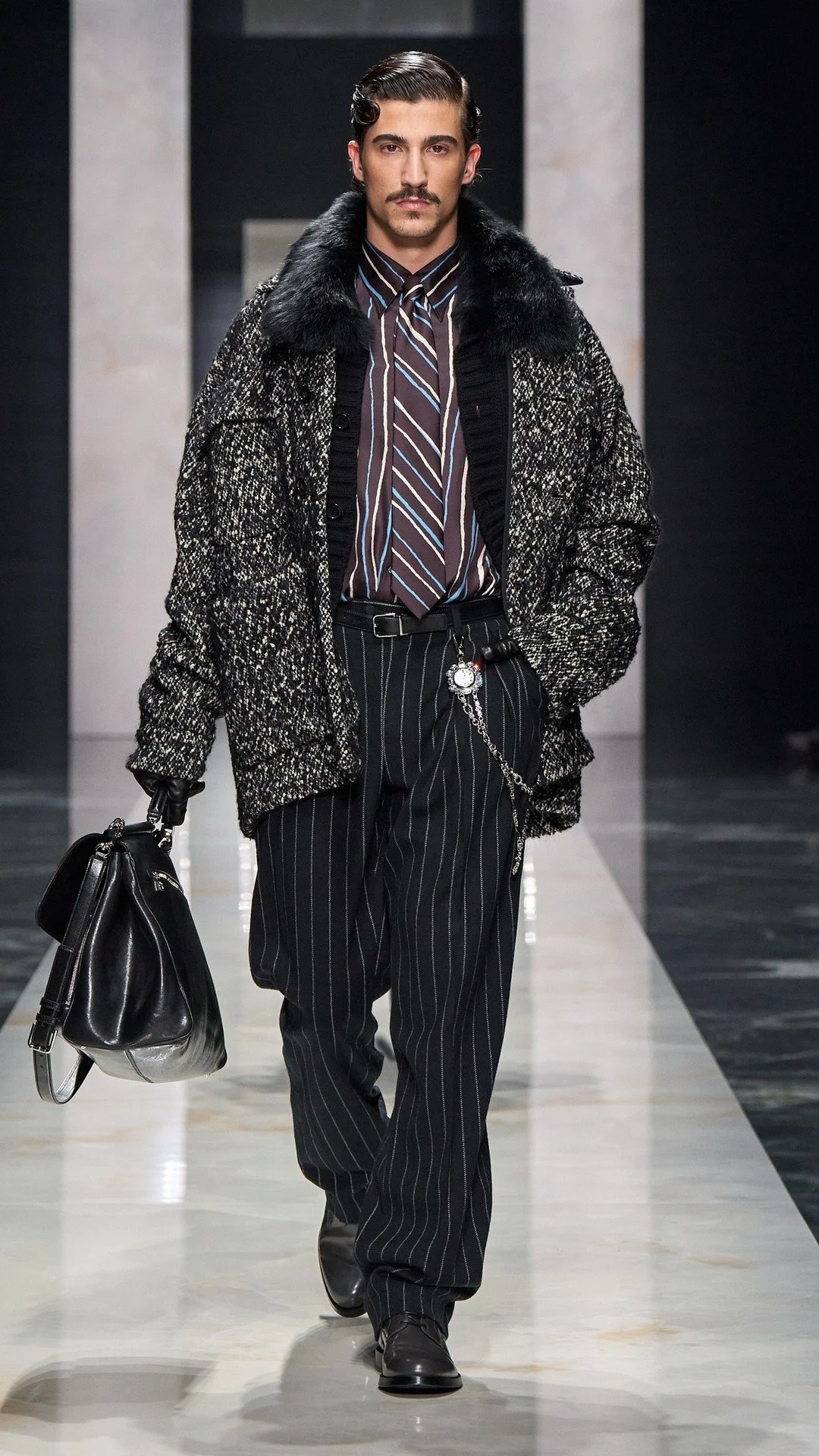 dolce-and-gabbana-men-fall-winter-26-fashion-show-look-22.jpg