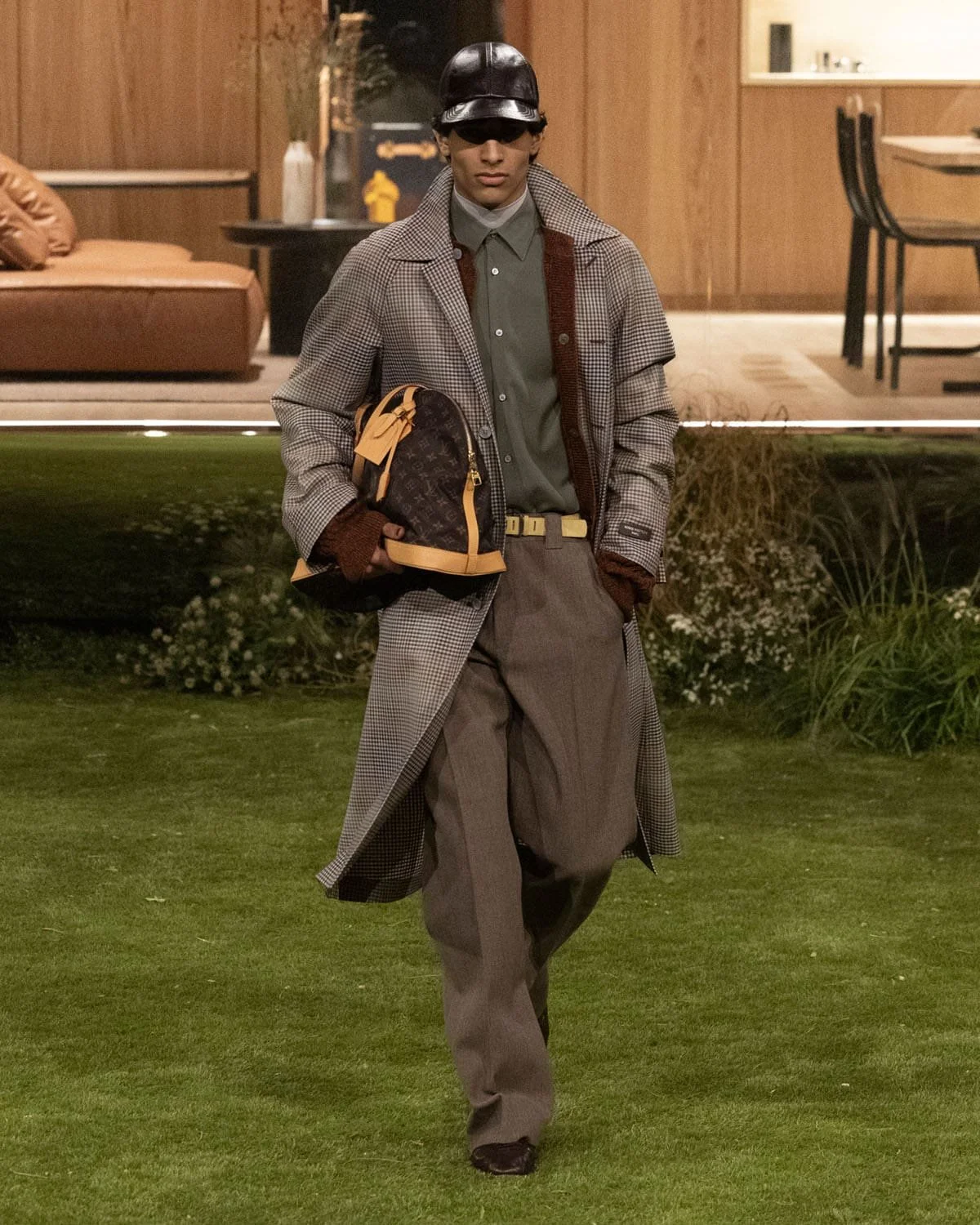 Louis-Vuitton-Fall-2026-2027-Paris-Runway-Magazine-14.jpg