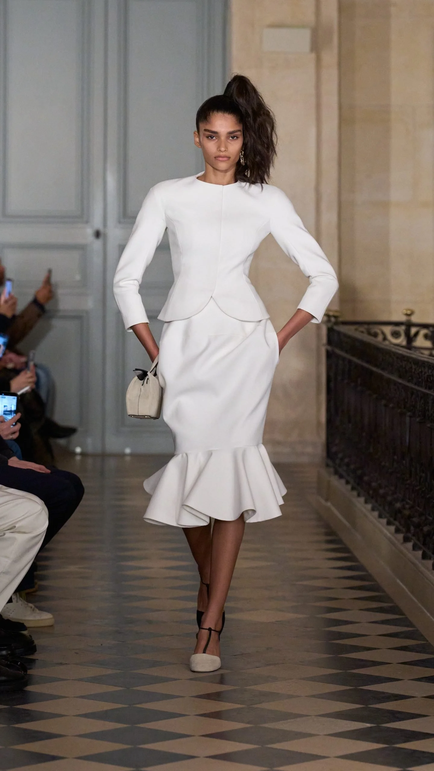 JACQUEMUS-LE-PALMIER-916_-LOOK1-scaled.jpg