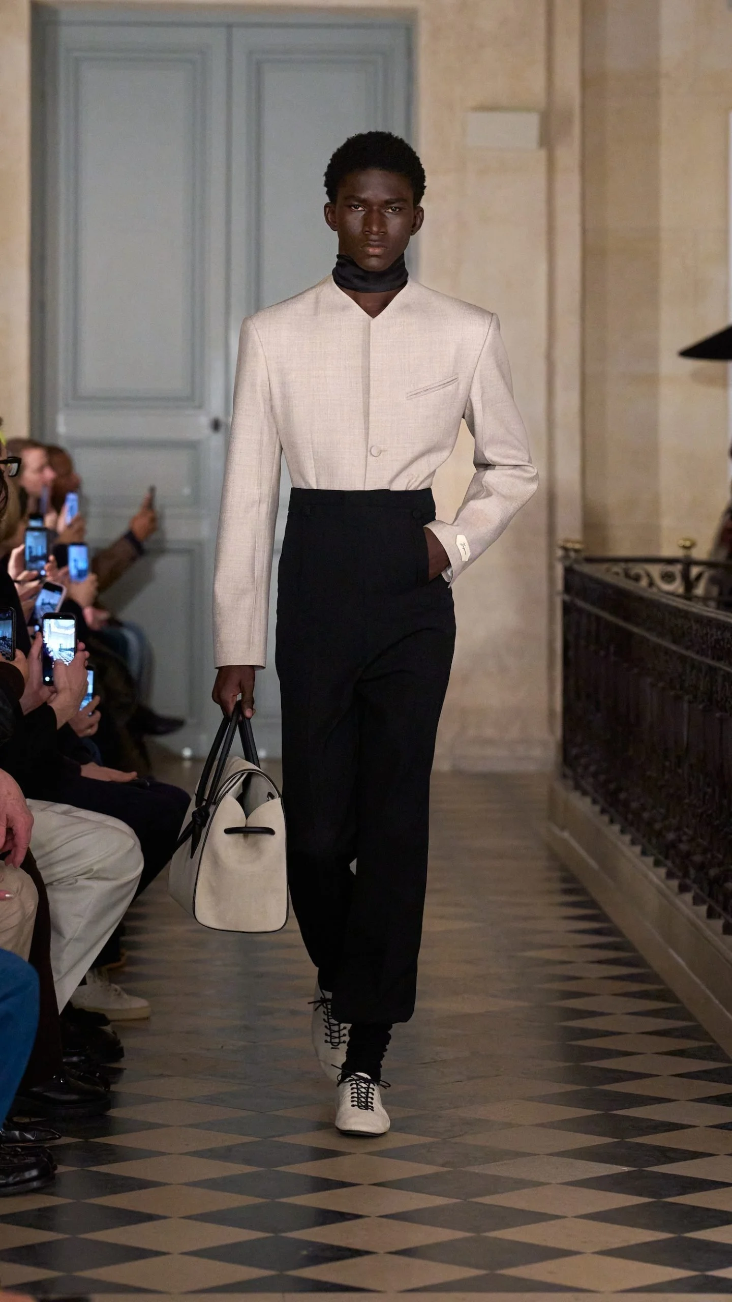 JACQUEMUS-LE-PALMIER-916_-LOOK2-scaled.jpg