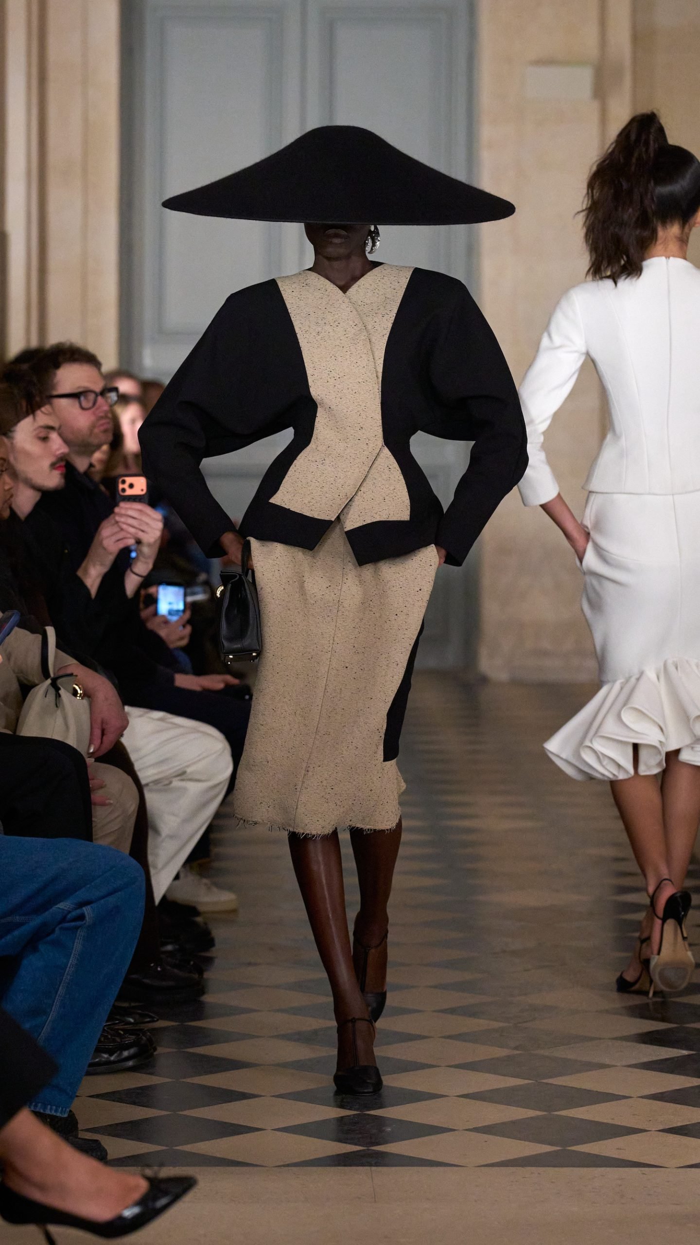 JACQUEMUS-LE-PALMIER-916_-LOOK3-scaled.jpg