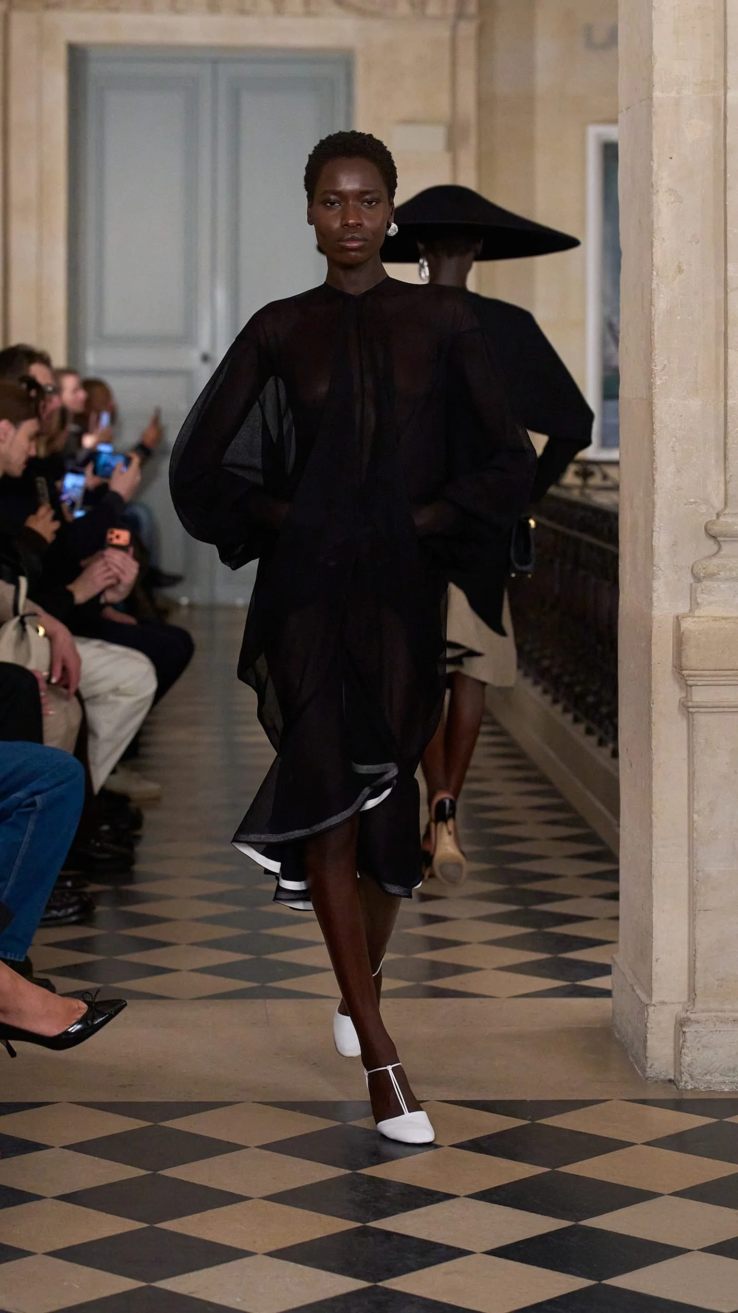 JACQUEMUS-LE-PALMIER-916_-LOOK4-scaled.jpg