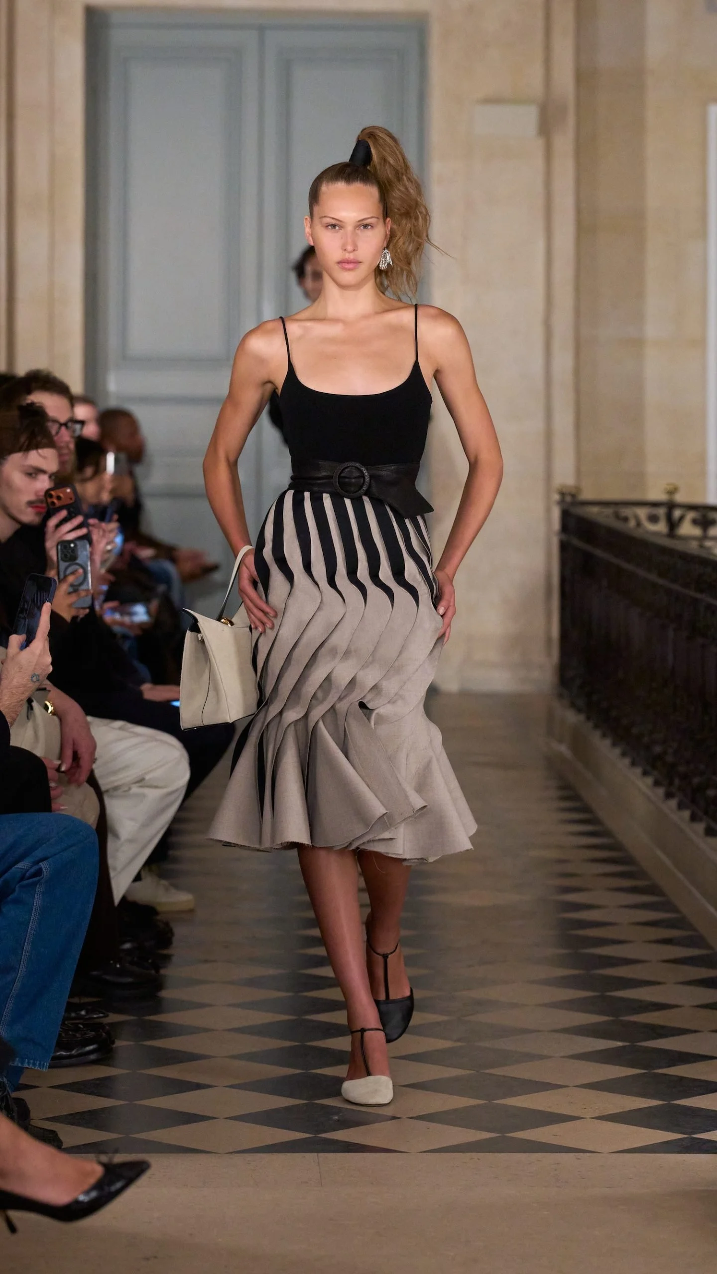 JACQUEMUS-LE-PALMIER-916_-LOOK5-scaled.jpg