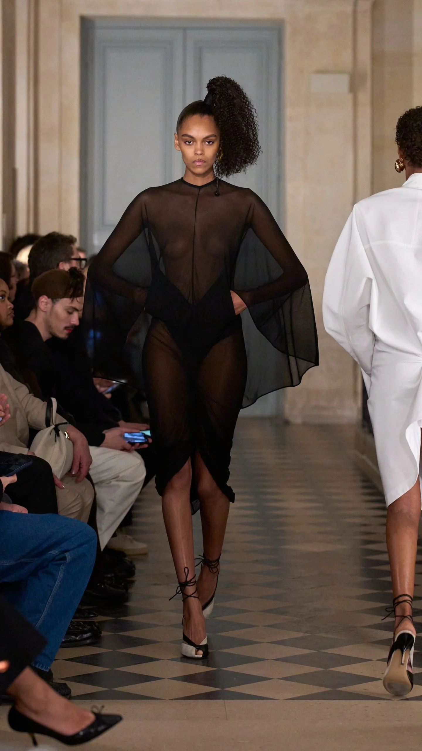 JACQUEMUS-LE-PALMIER-916_-LOOK10-scaled.jpg
