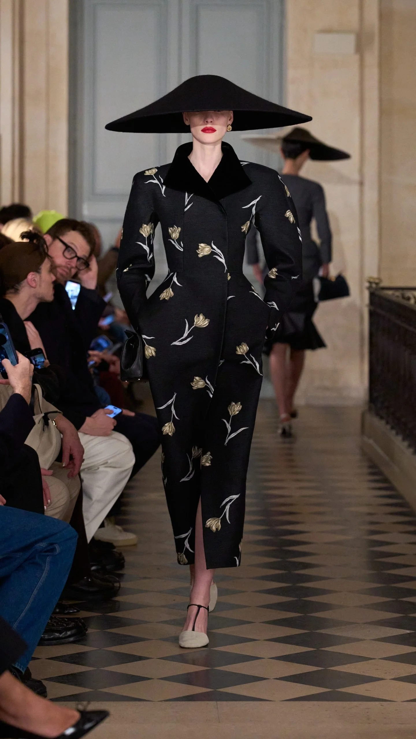 JACQUEMUS-LE-PALMIER-916_-LOOK26-scaled.jpg