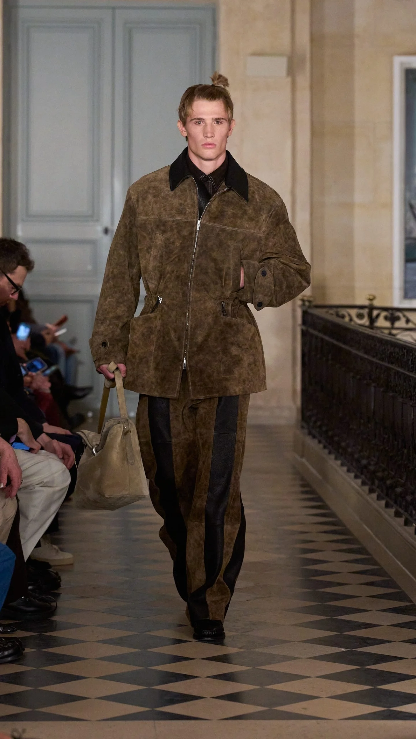 JACQUEMUS-LE-PALMIER-916_-LOOK30-scaled.jpg