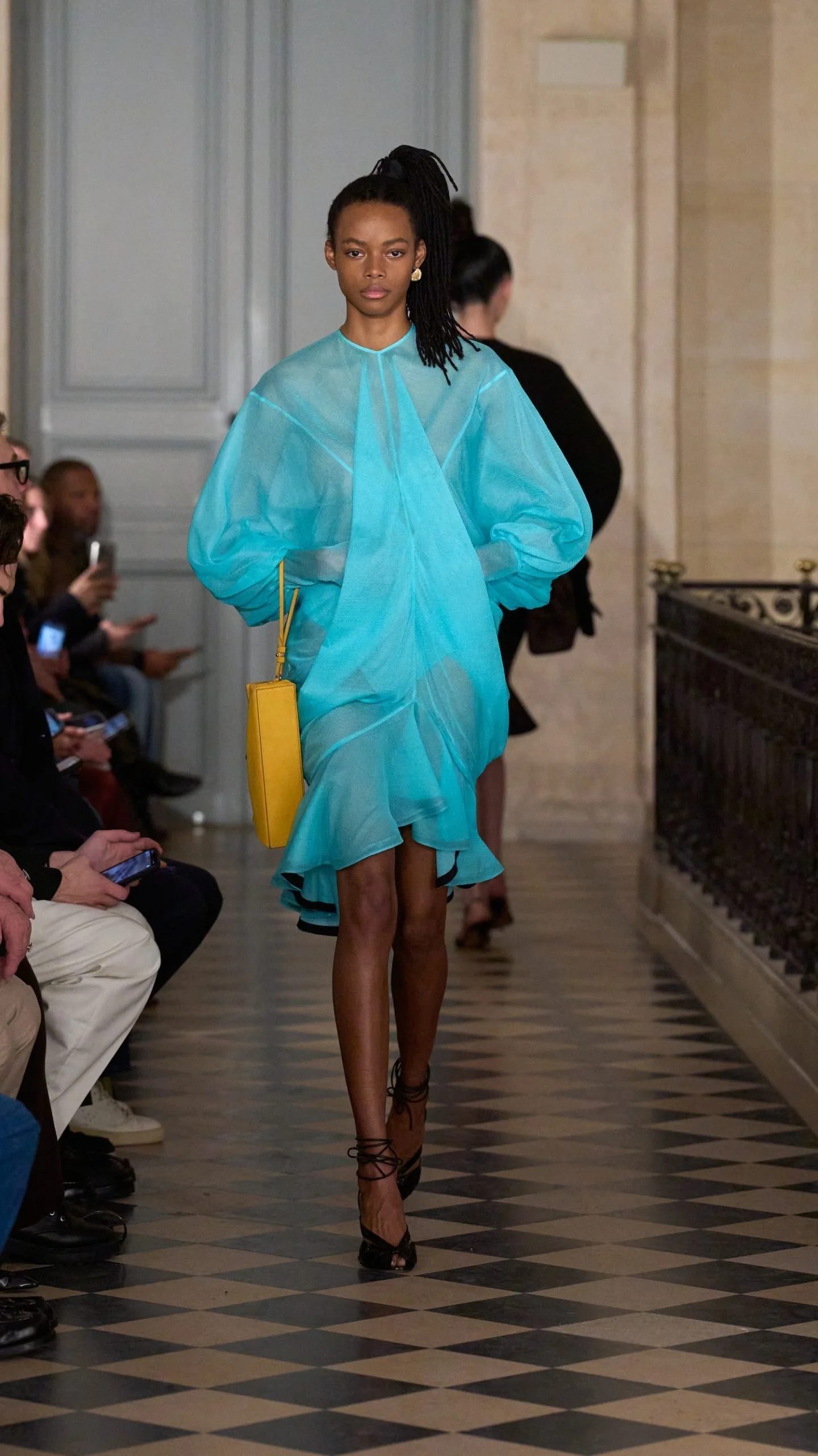 JACQUEMUS-LE-PALMIER-916_-LOOK33-scaled.jpg