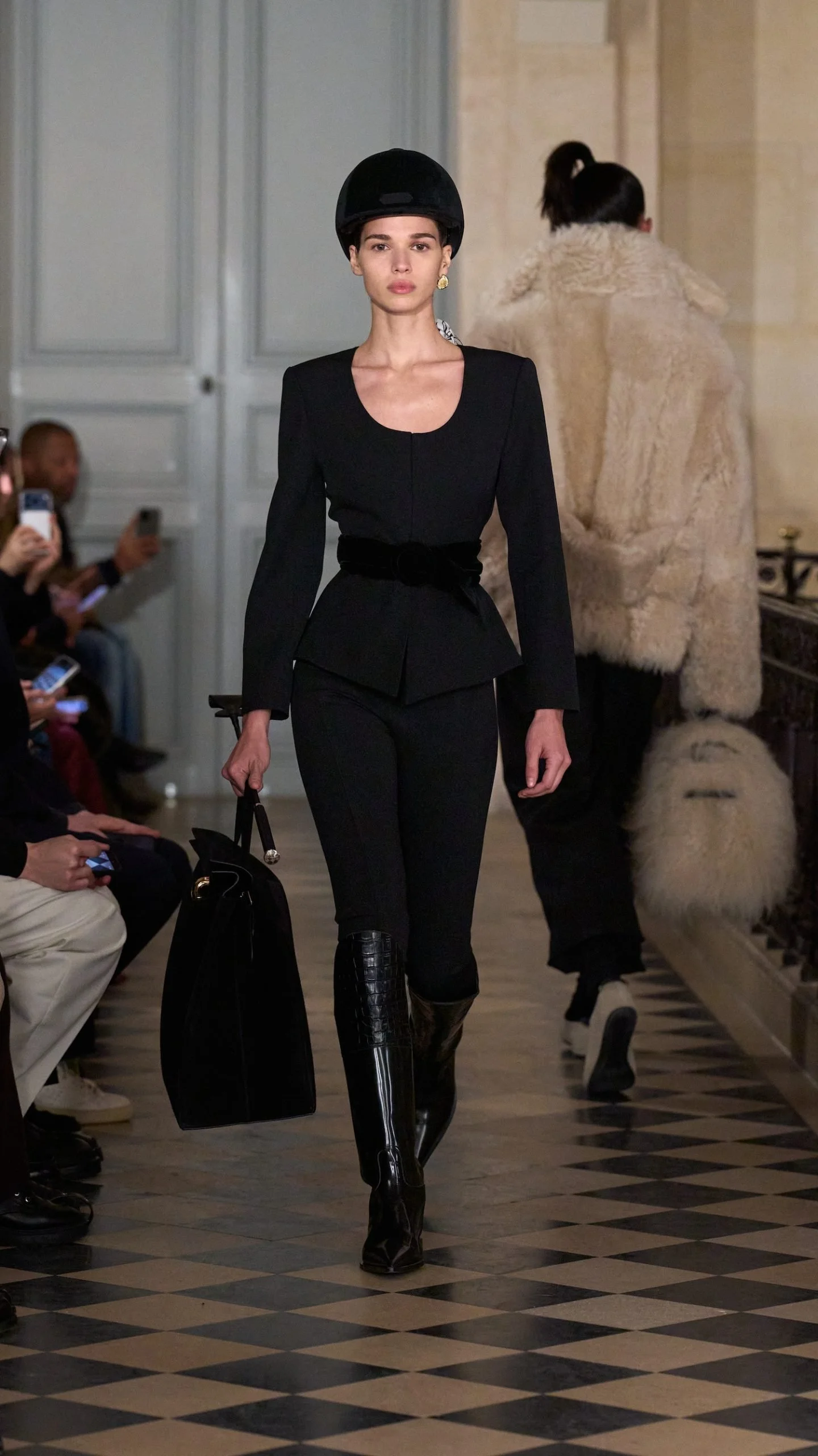 JACQUEMUS-LE-PALMIER-916_-LOOK42-scaled.jpg