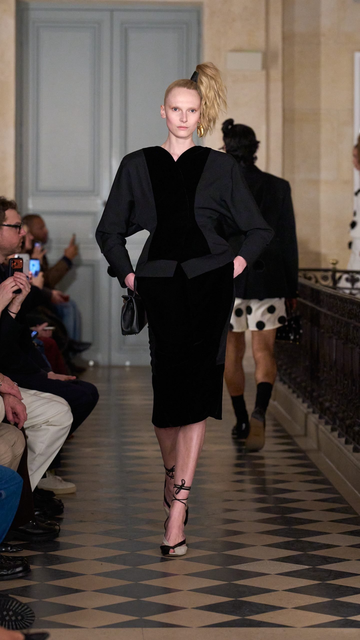 JACQUEMUS-LE-PALMIER-916_-LOOK45-scaled.jpg