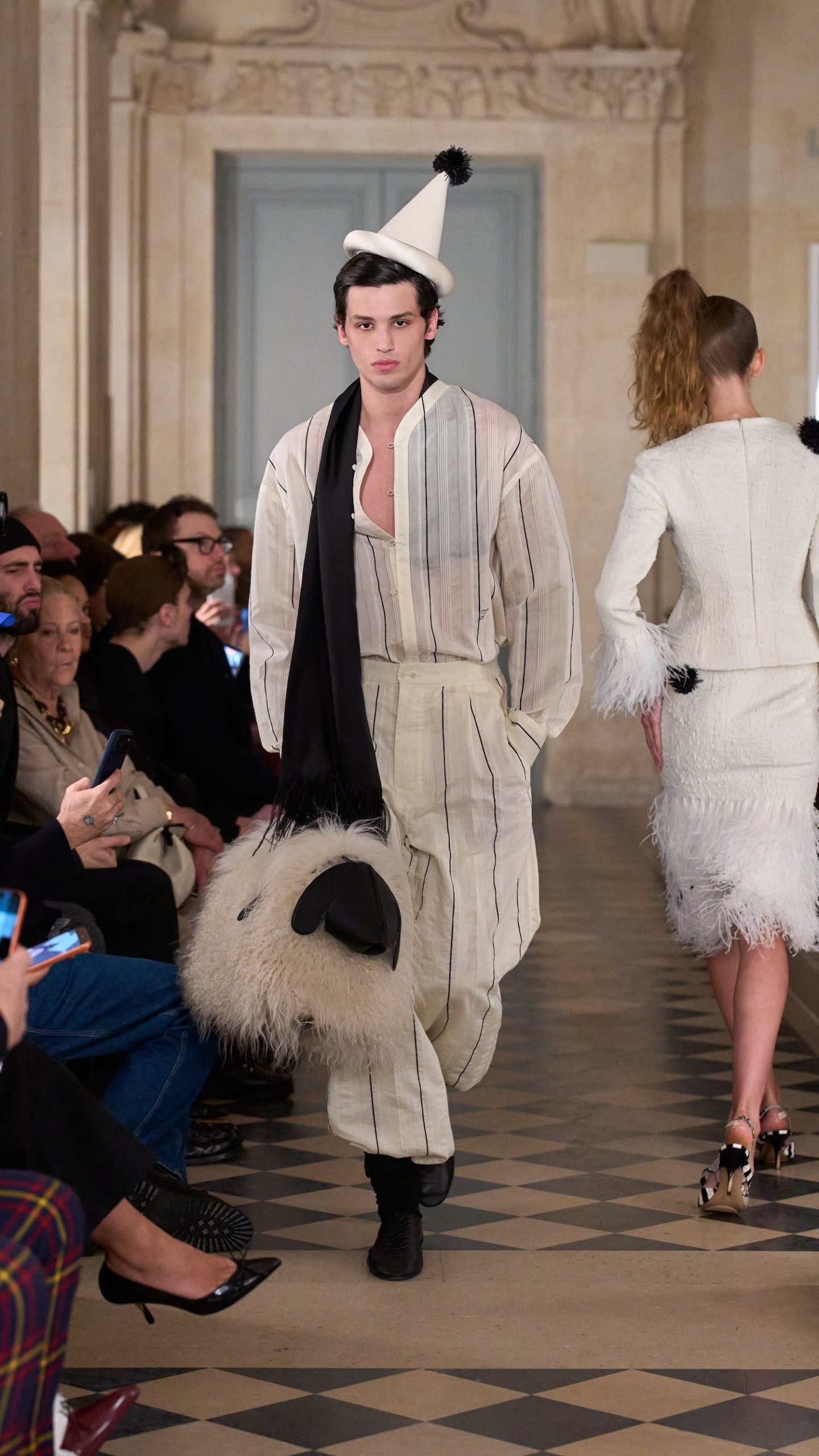 JACQUEMUS-LE-PALMIER-916_-LOOK48-scaled.jpg