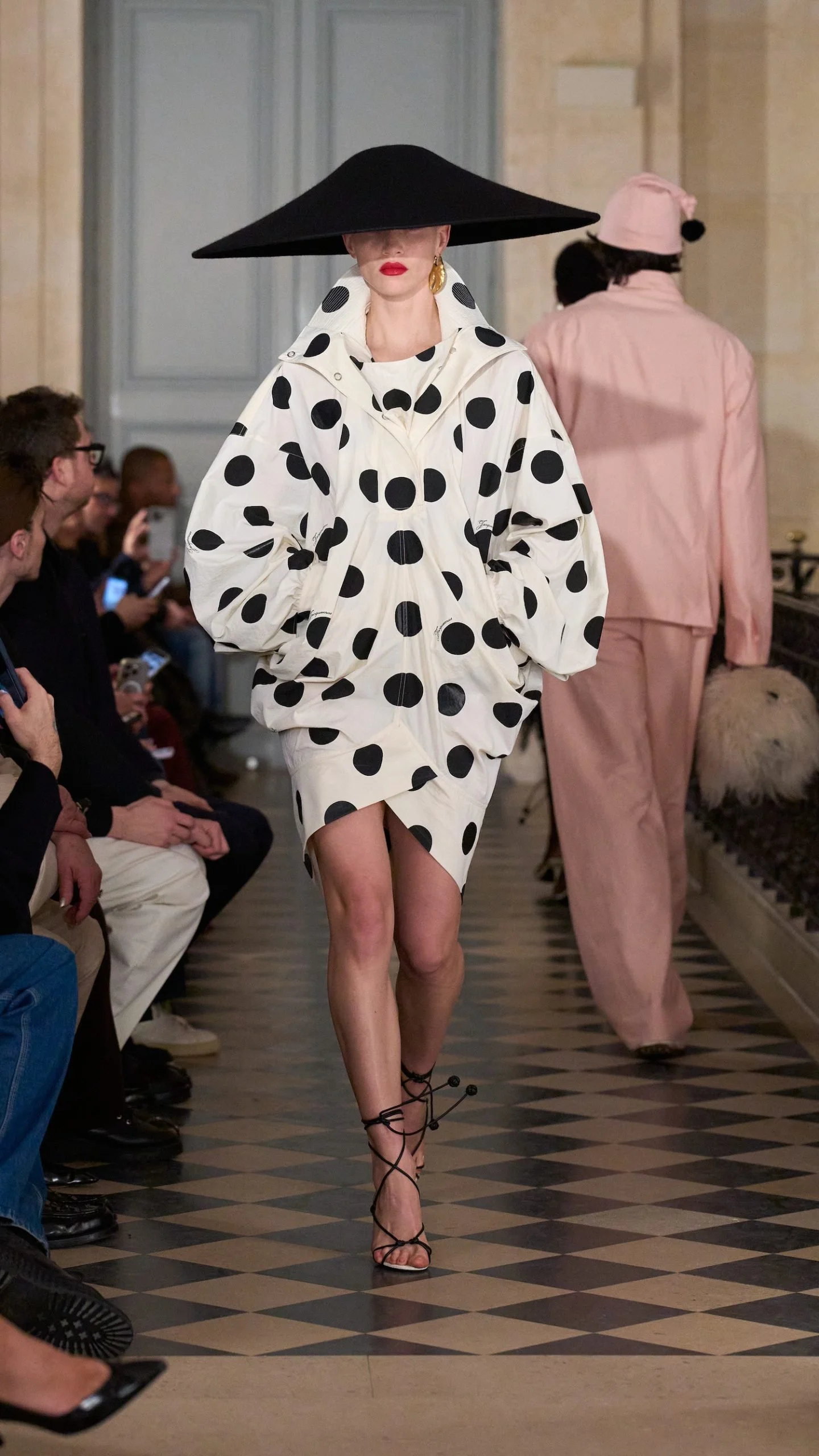 JACQUEMUS-LE-PALMIER-916_-LOOK53-scaled.jpg