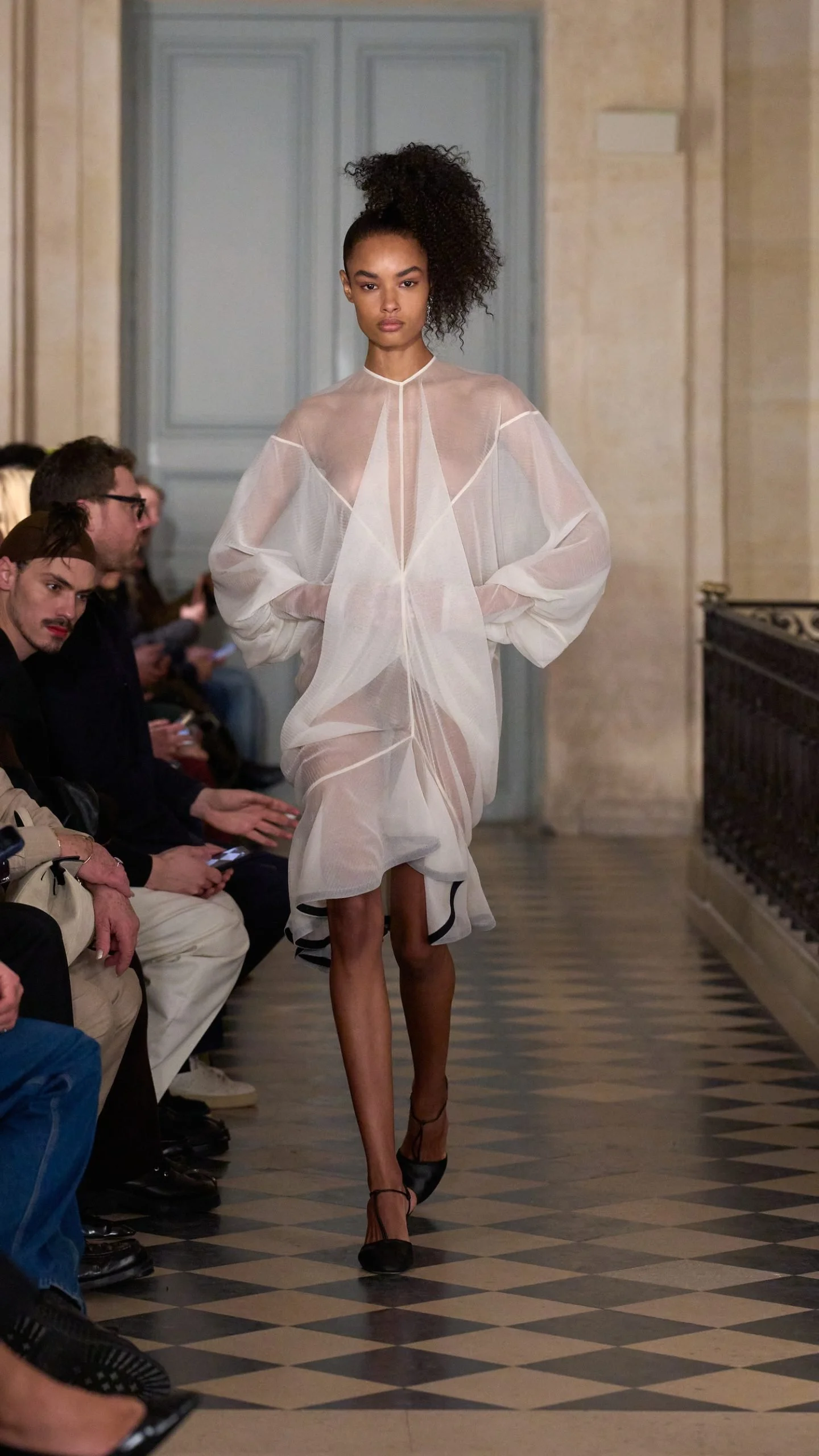 JACQUEMUS-LE-PALMIER-916_-LOOK54-scaled.jpg