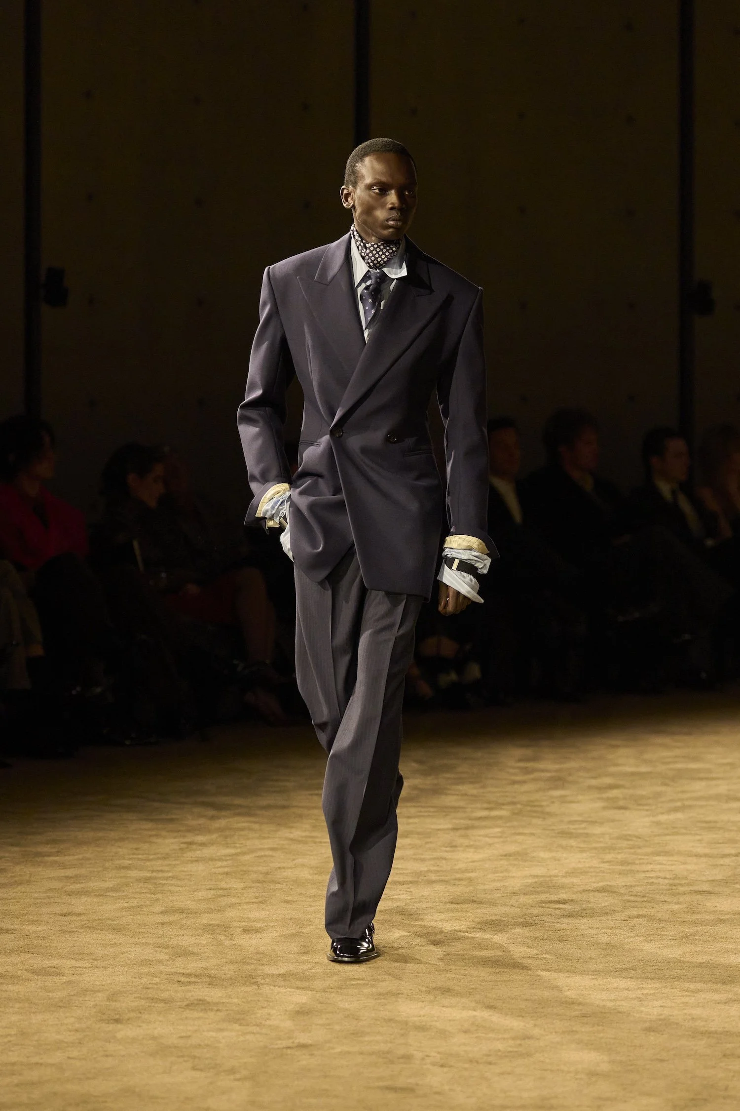 SAINT_LAURENT_FASHION_SHOW_MEN_WINTER26_RUNWAY_HR_23.jpg