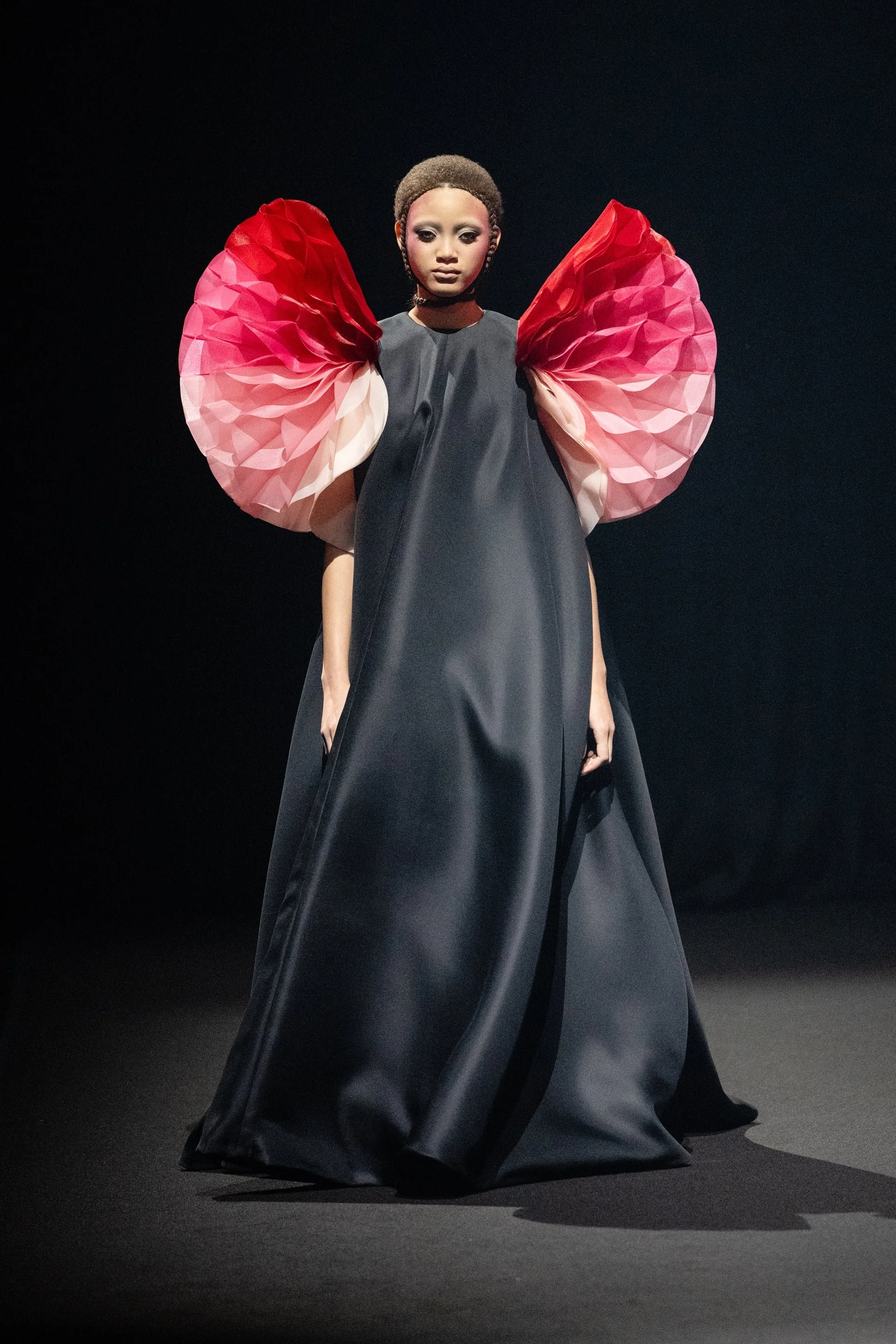 Look03_Viktor_Rolf_HauteCouture_SS26.jpg