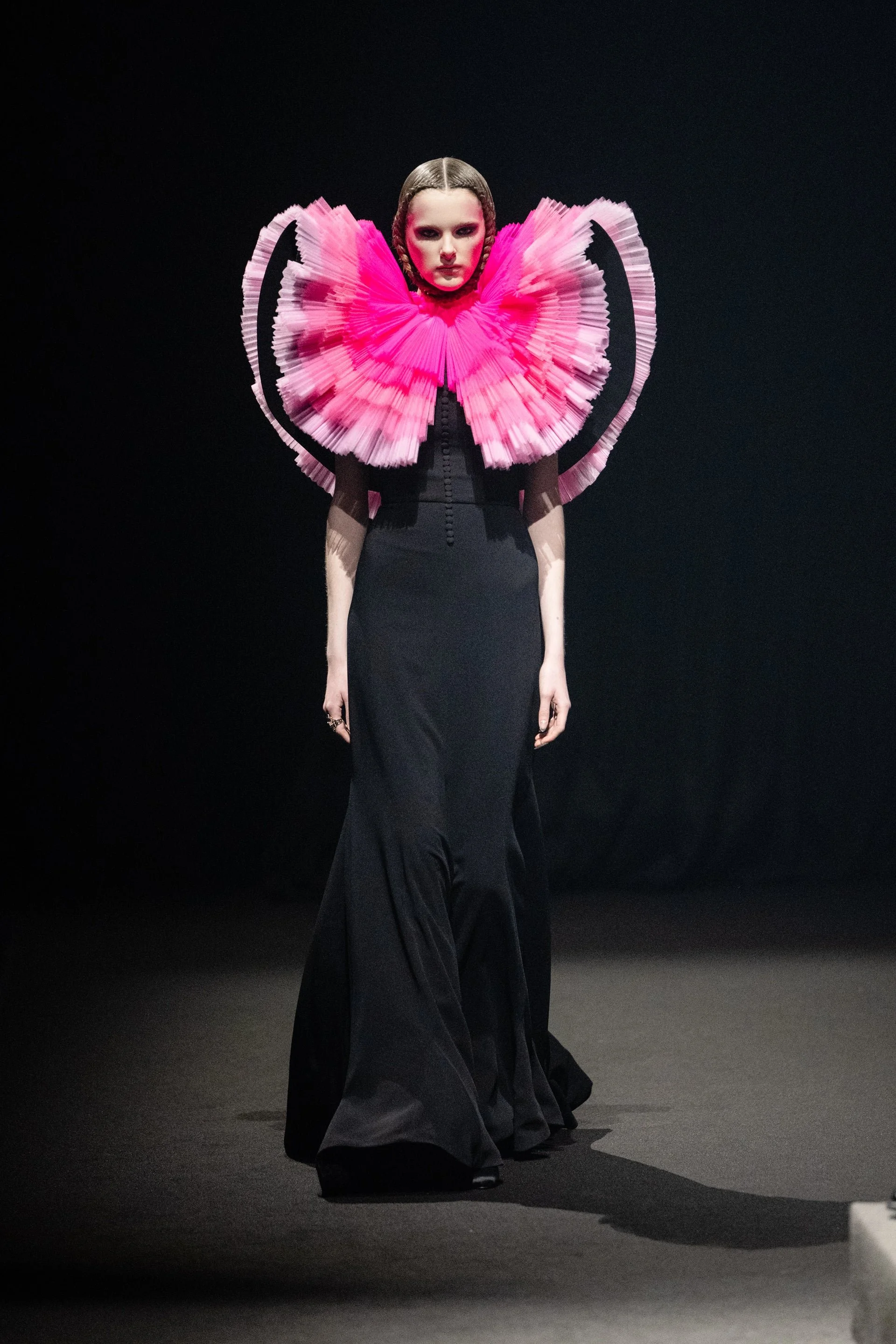 Look05_Viktor_Rolf_HauteCouture_SS26.jpg