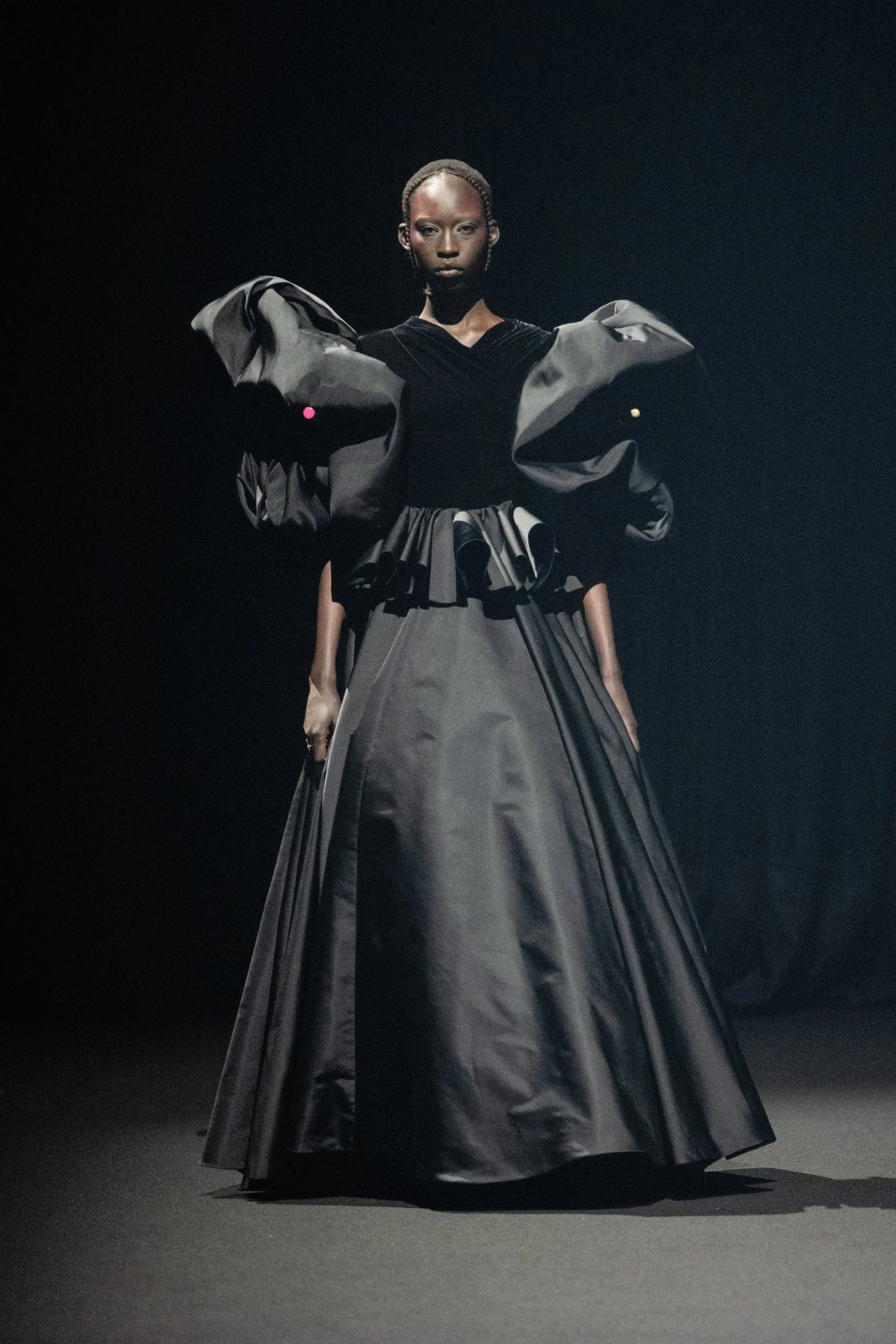 Look19_Viktor_Rolf_HauteCouture_SS26.jpg