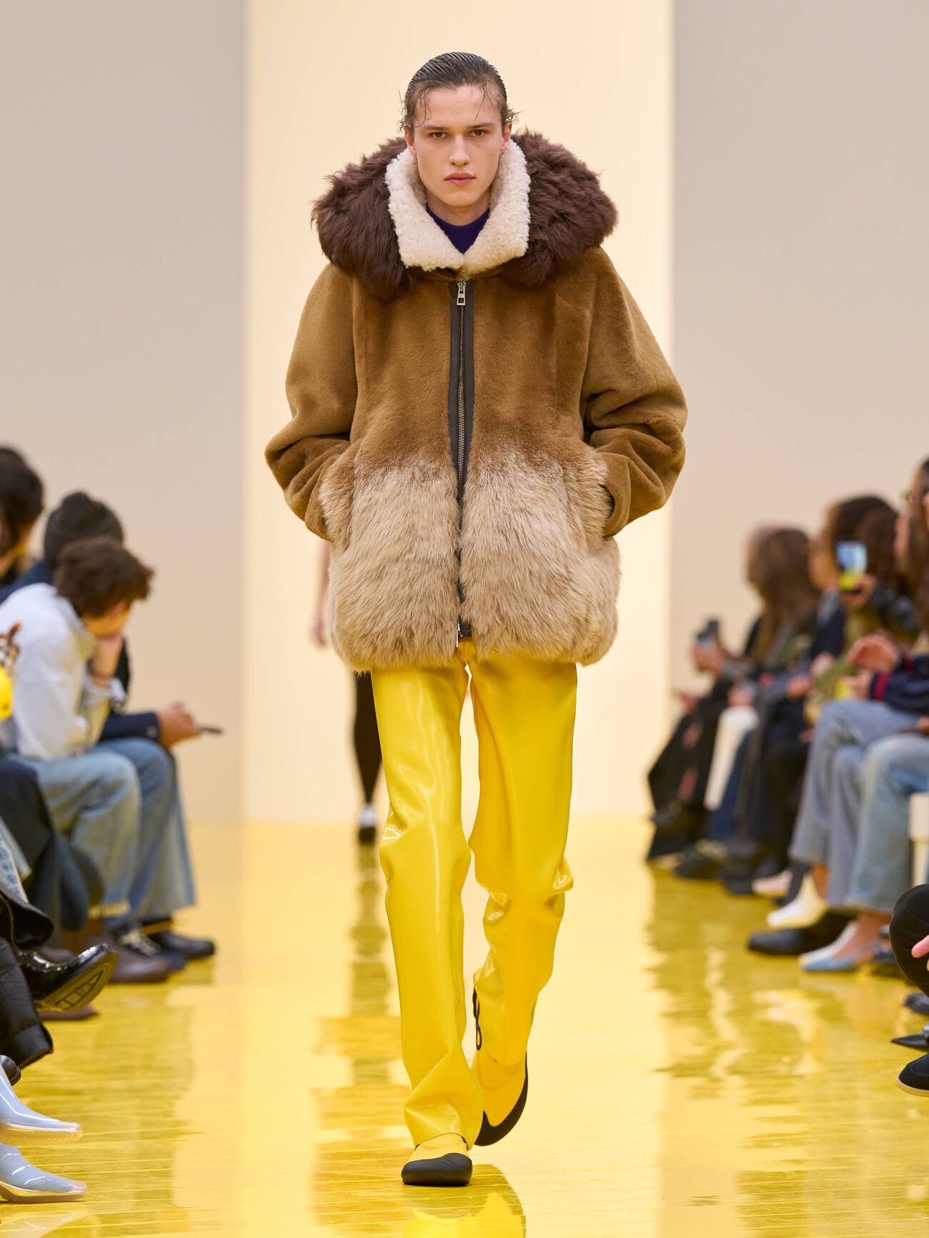 LOEWE_FW26_WW_SHOW_RUNWAY_LOOK_05_FRONT_RGB_CROPPED_3x4_01(1).jpg