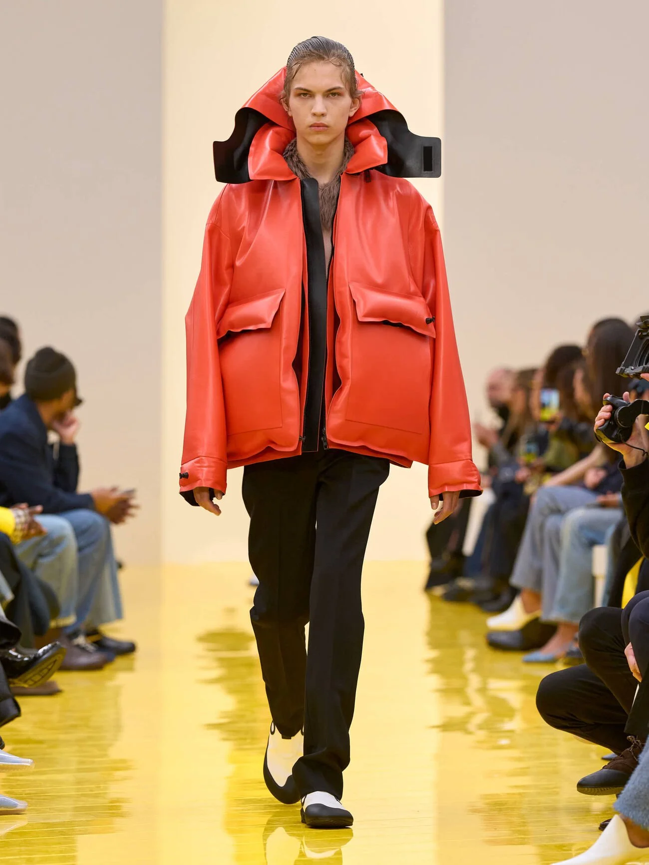 LOEWE_FW26_WW_SHOW_RUNWAY_LOOK_12_FRONT_RGB_CROPPED_3x4_01(1).jpg