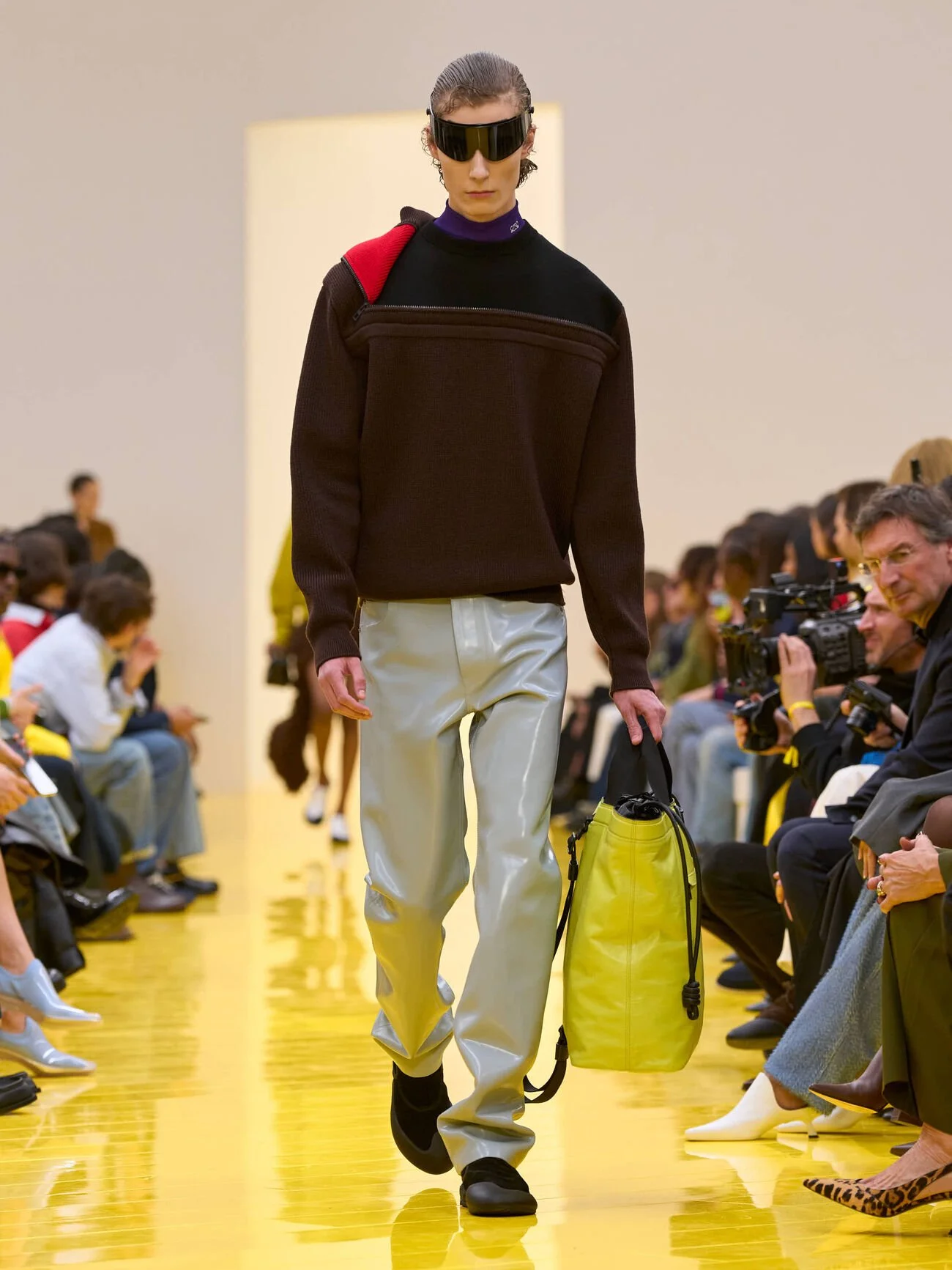 LOEWE_FW26_WW_SHOW_RUNWAY_LOOK_15_FRONT_RGB_CROPPED_3x4_01(1).jpg