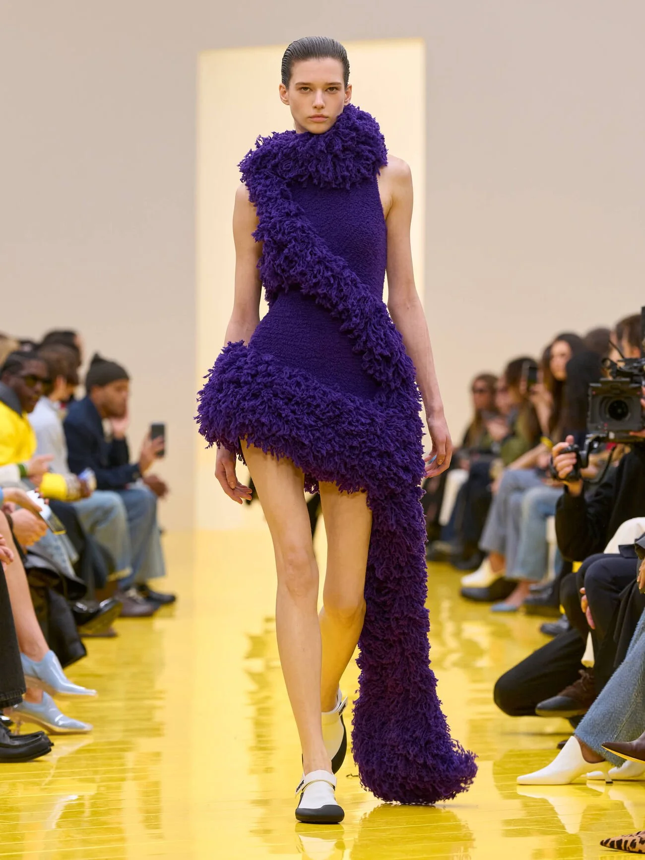 LOEWE_FW26_WW_SHOW_RUNWAY_LOOK_17_FRONT_RGB_CROPPED_3x4_01(1).jpg