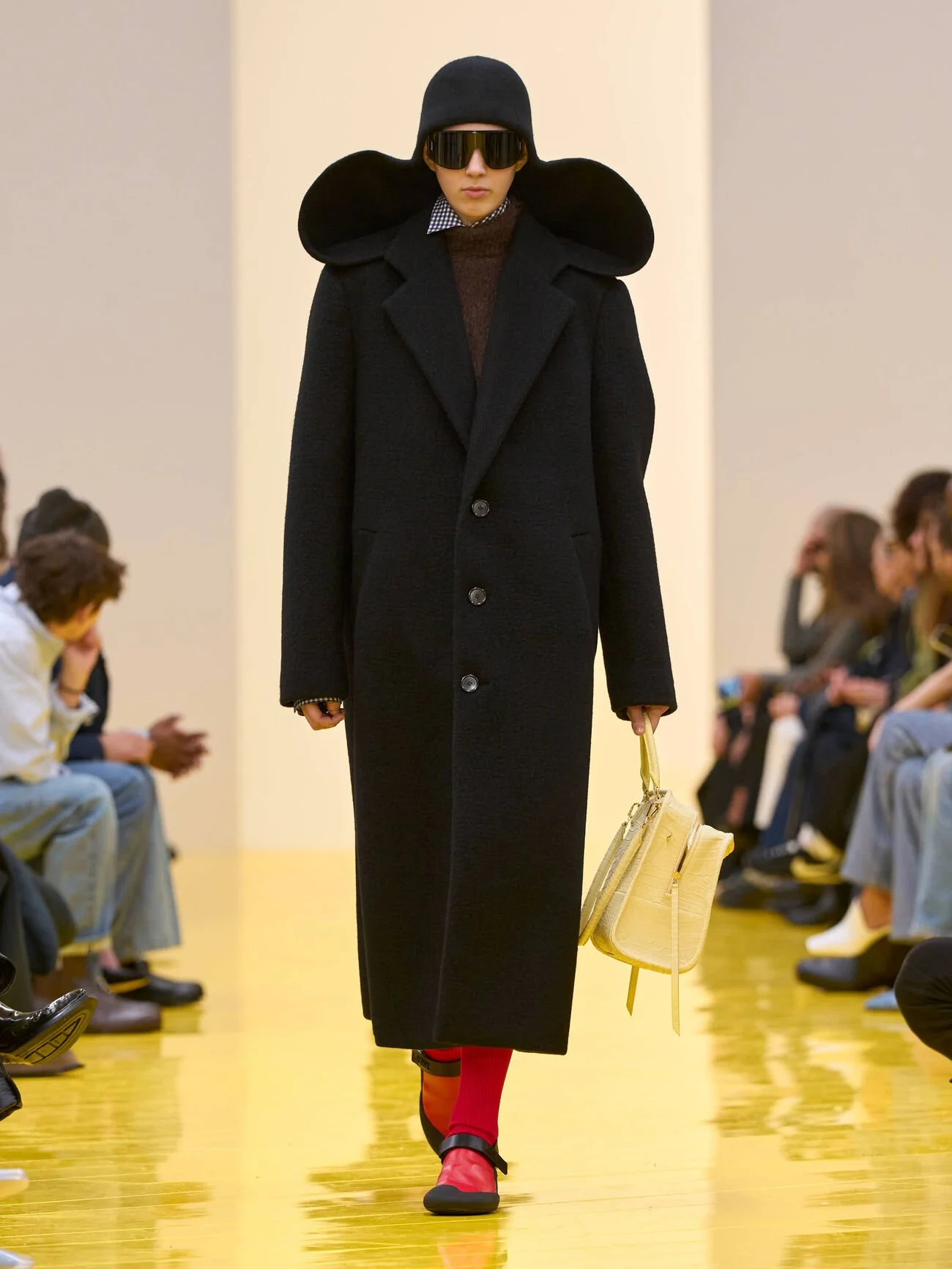 LOEWE_FW26_WW_SHOW_RUNWAY_LOOK_26_FRONT_RGB_CROPPED_3x4_01(1).jpg